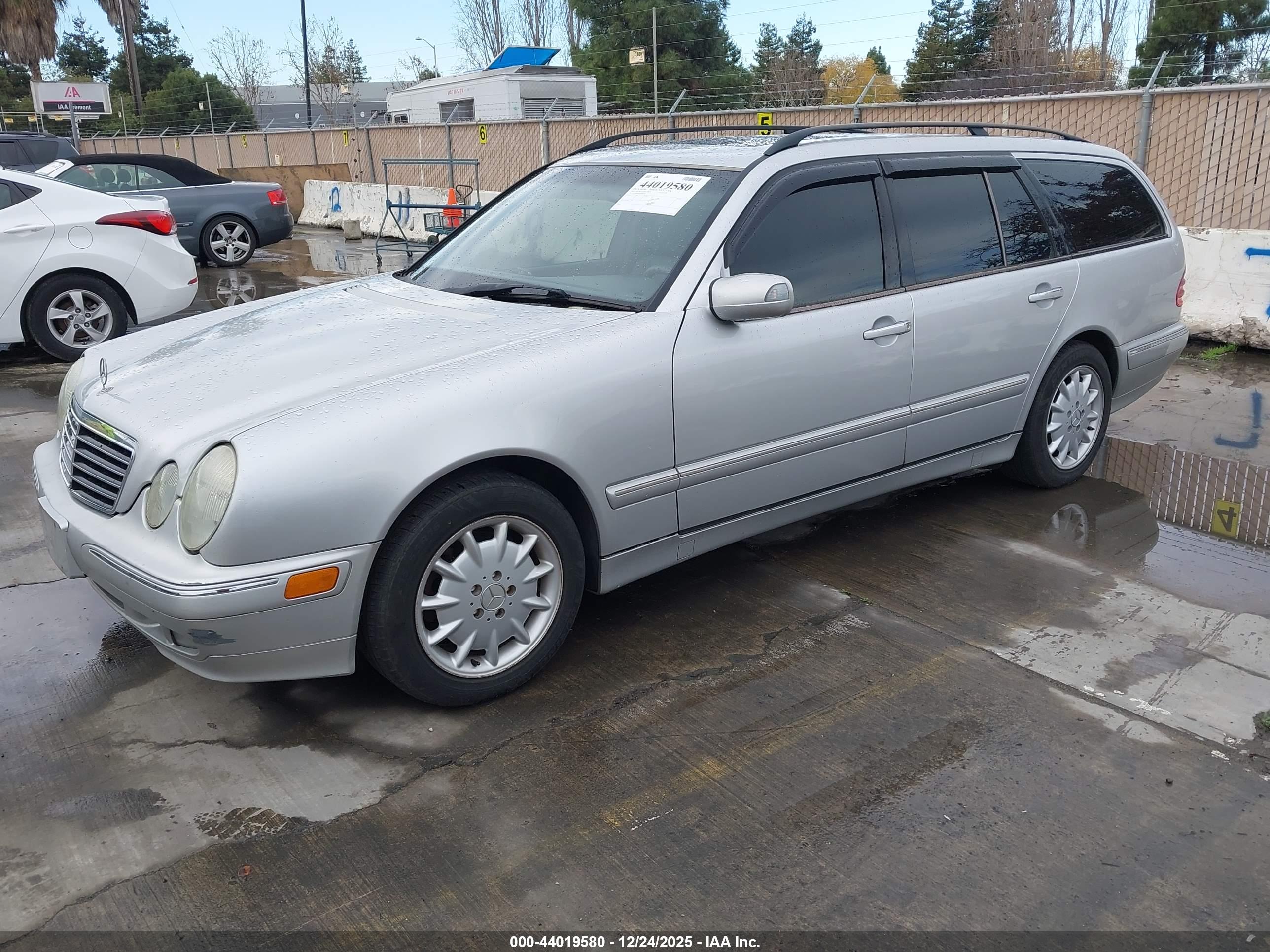 MERCEDES-BENZ E-CLASS image 2