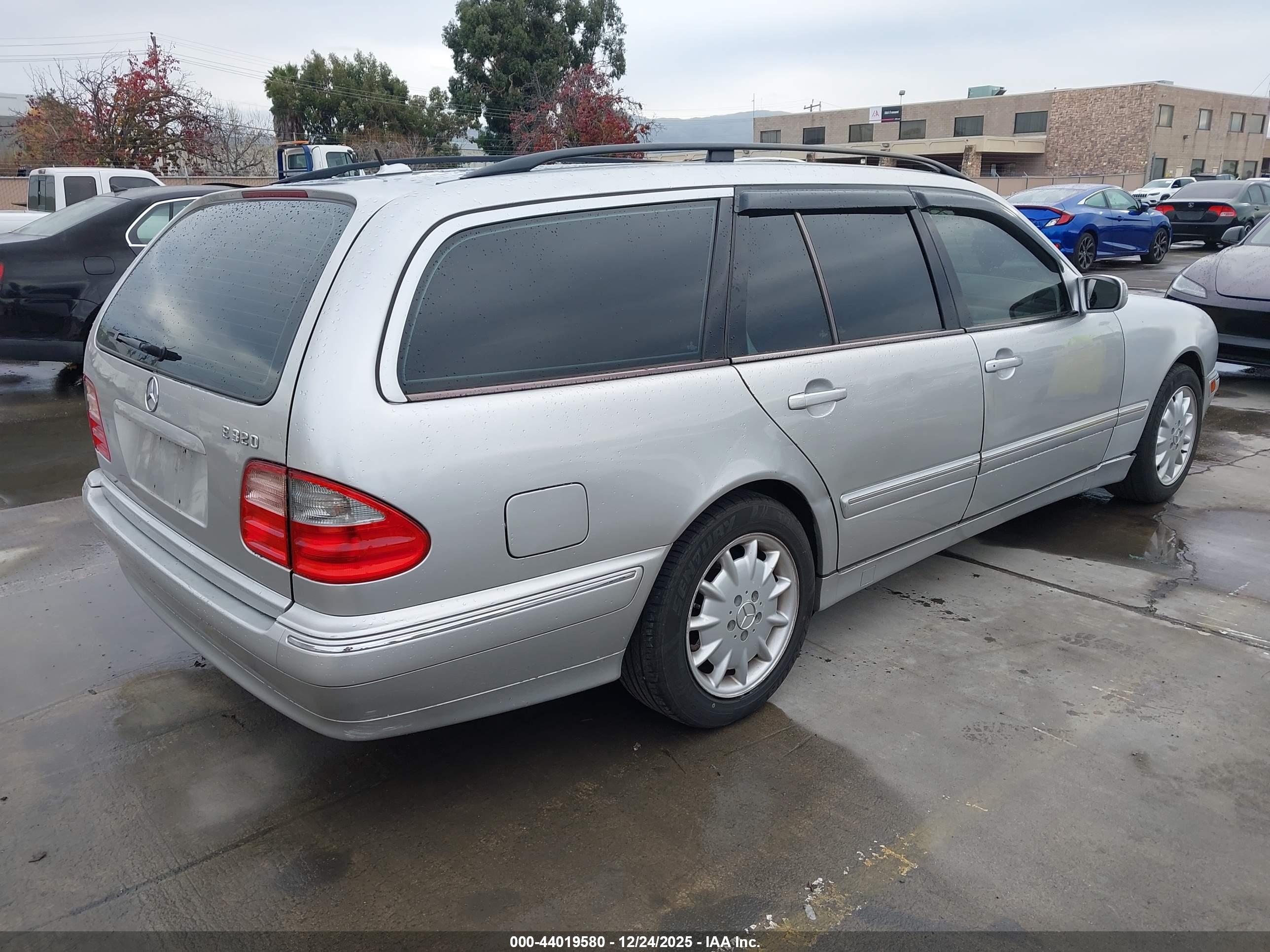 MERCEDES-BENZ E-CLASS image 4
