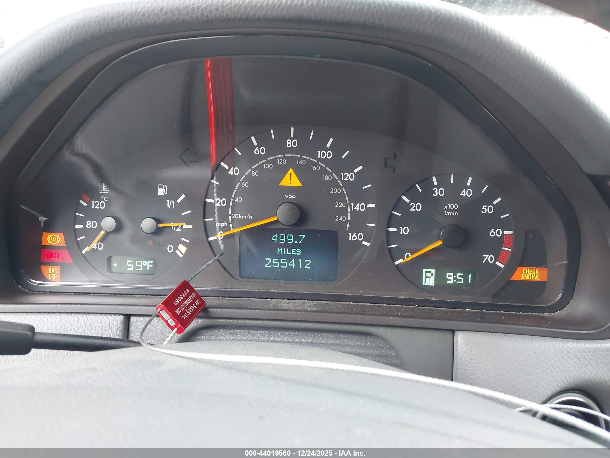 MERCEDES-BENZ E-CLASS image 7