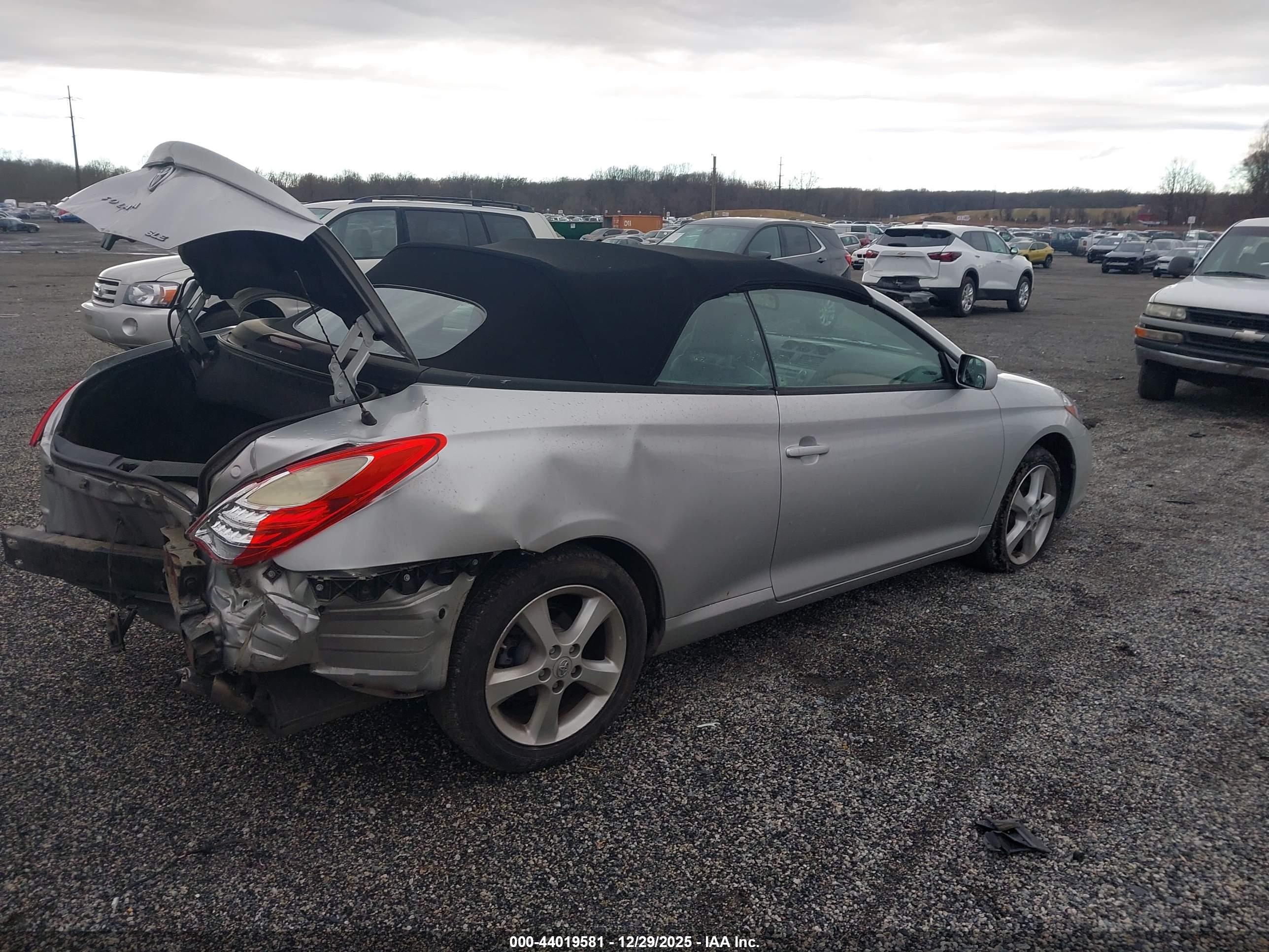 TOYOTA CAMRY image 4