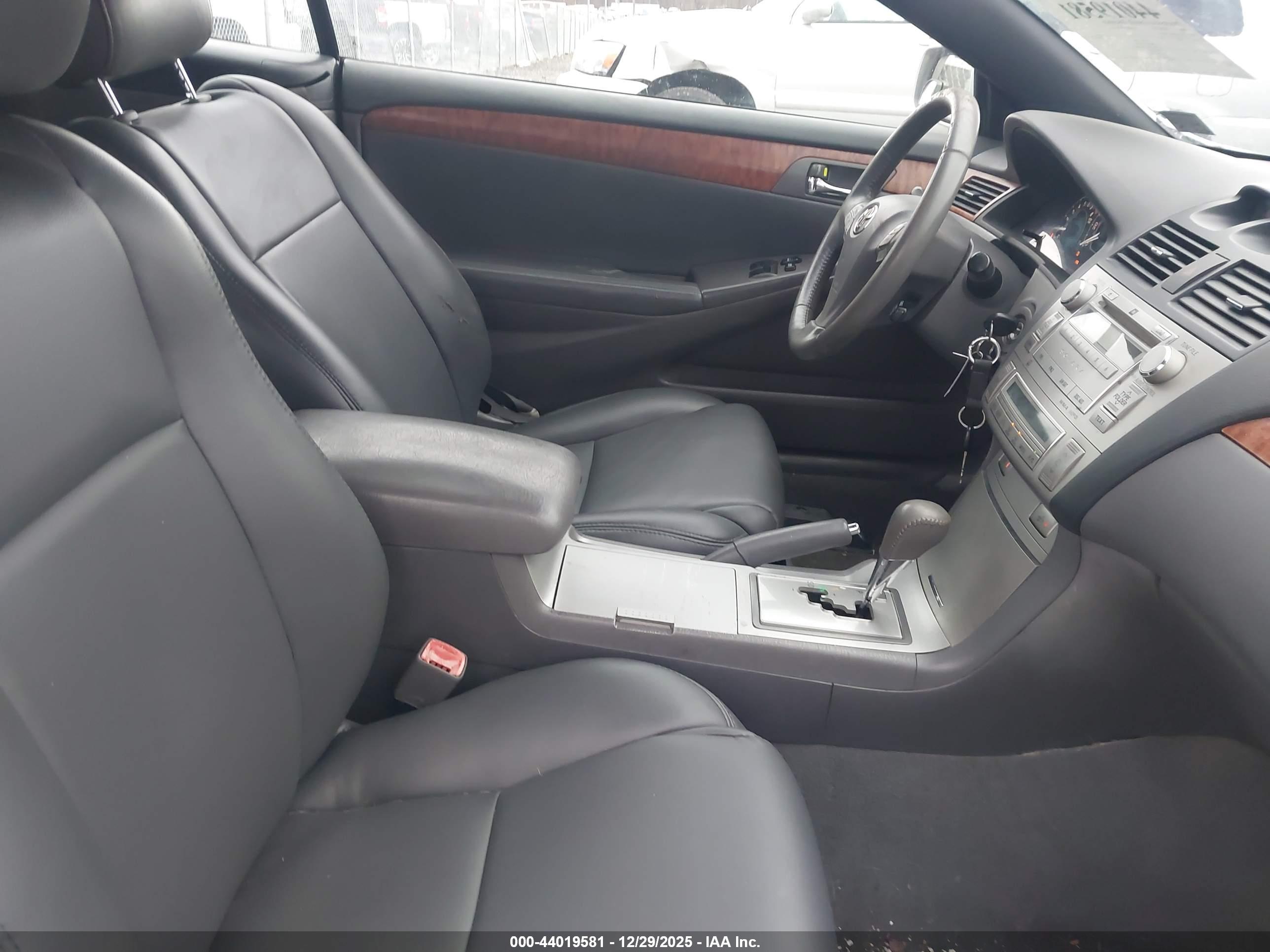 TOYOTA CAMRY image 5
