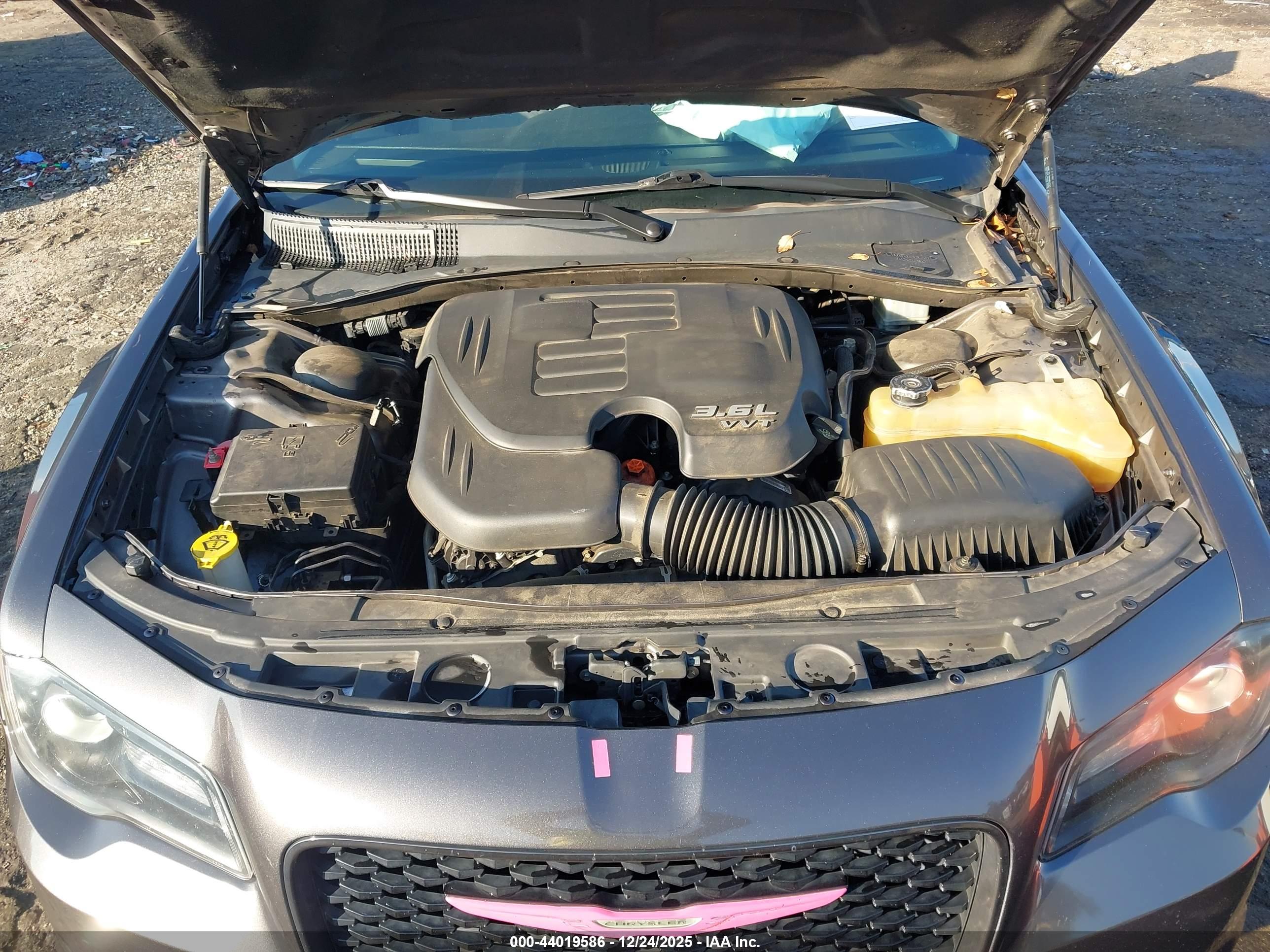 CHRYSLER 300 image 10