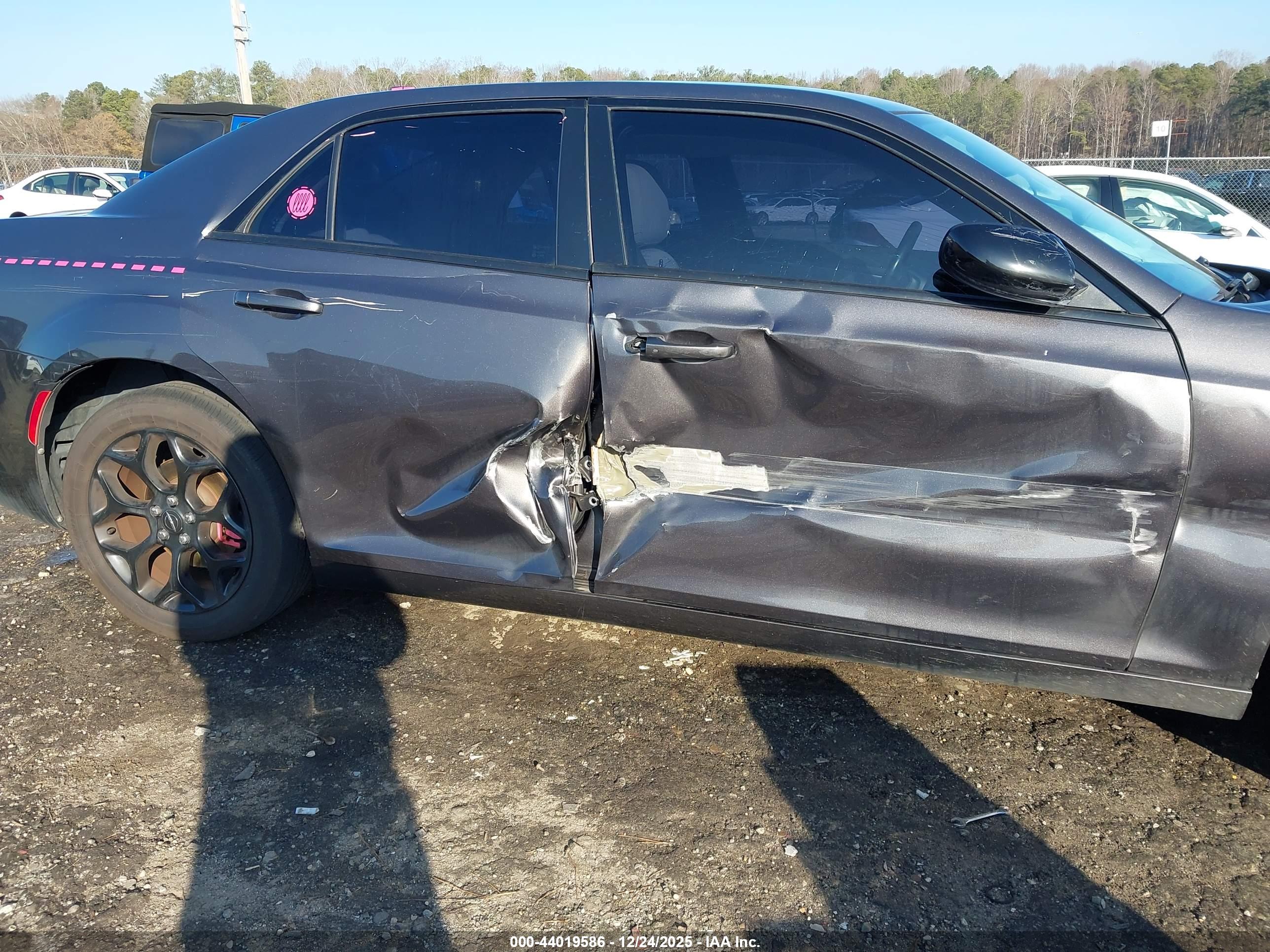 CHRYSLER 300 image 6