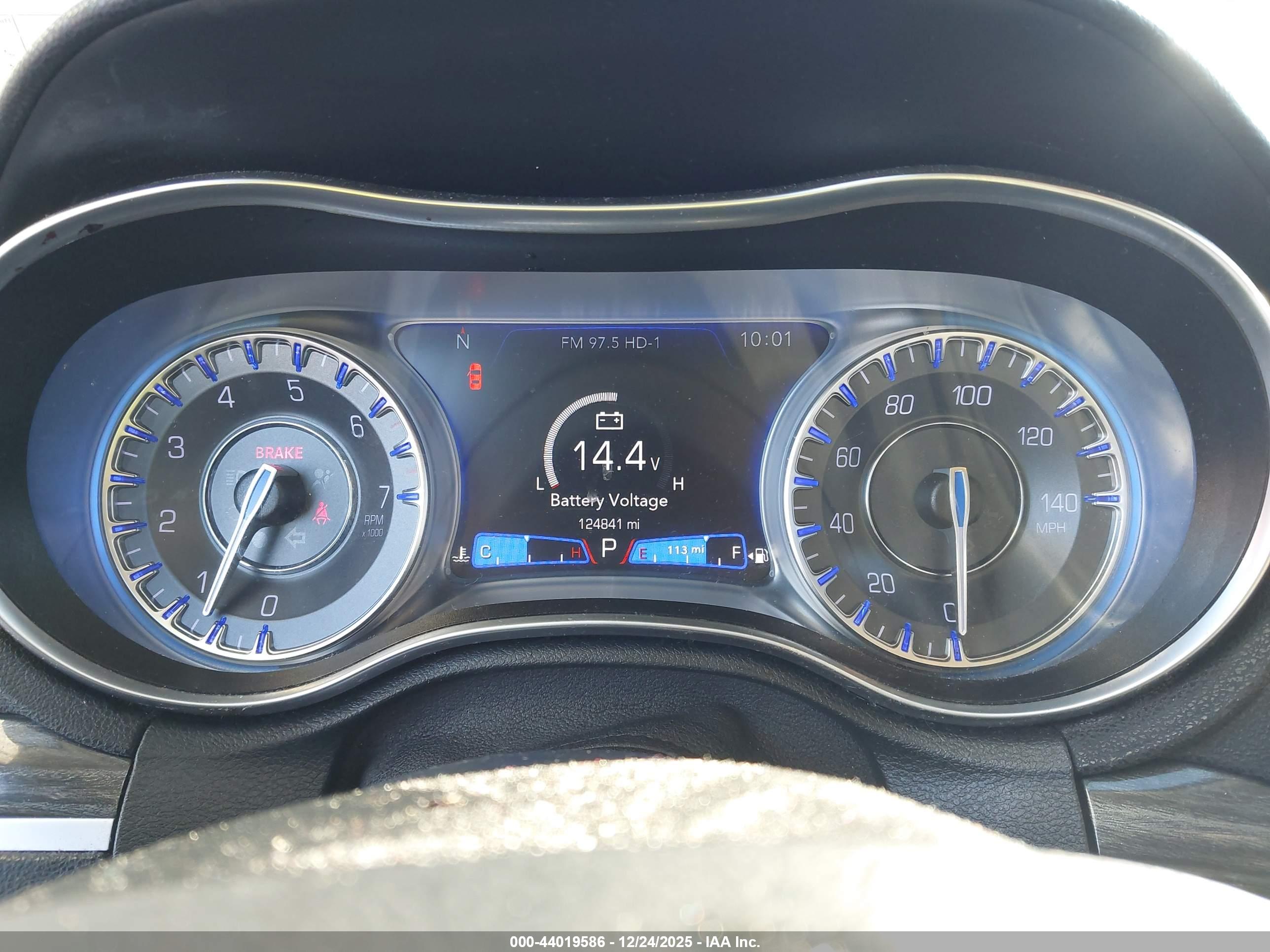 CHRYSLER 300 image 7