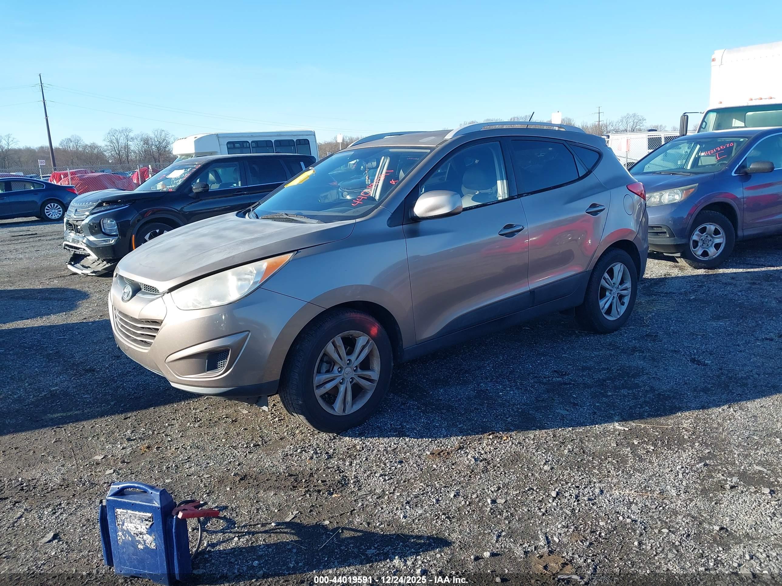 HYUNDAI TUCSON image 2