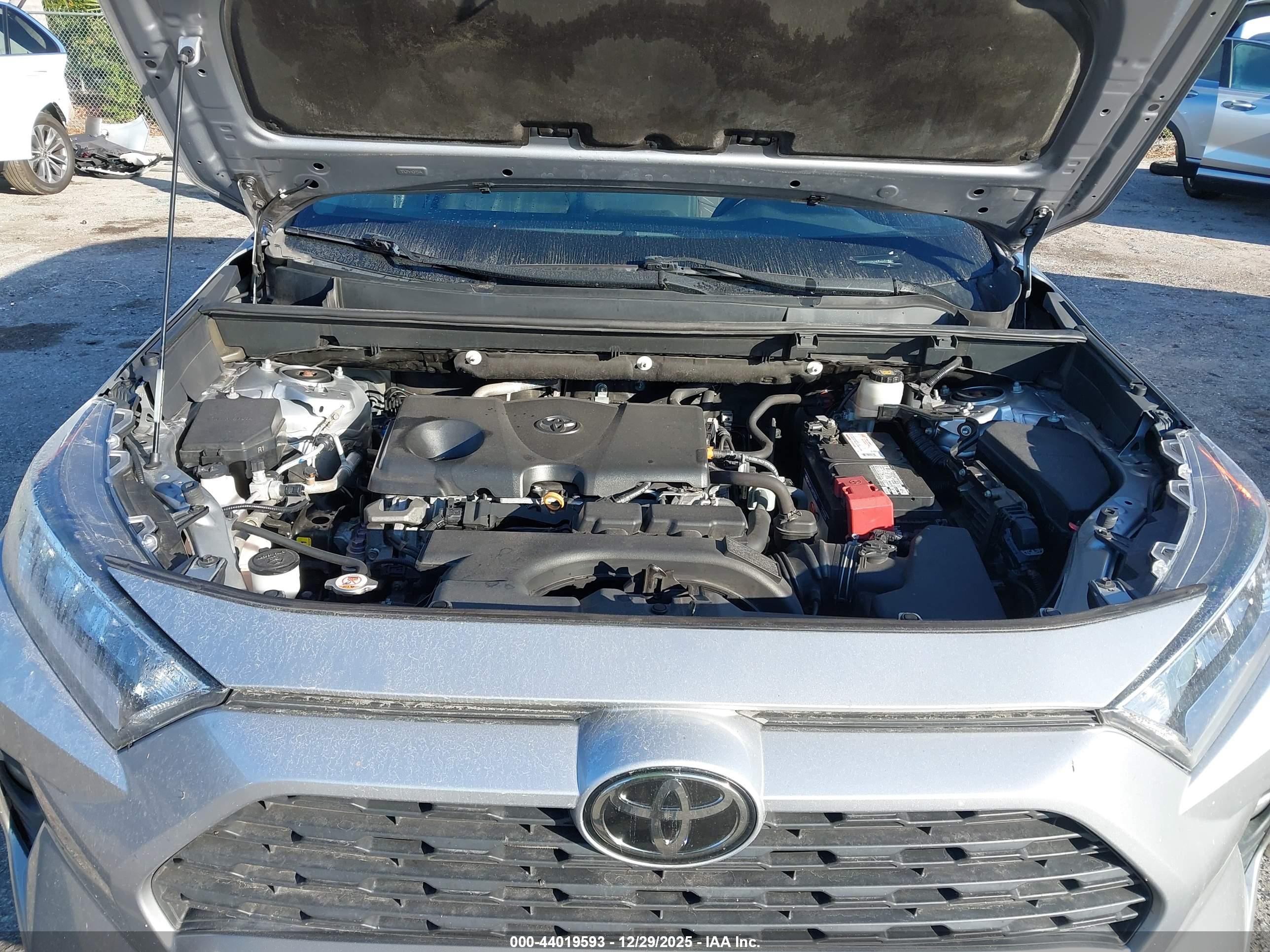 TOYOTA RAV4 image 10