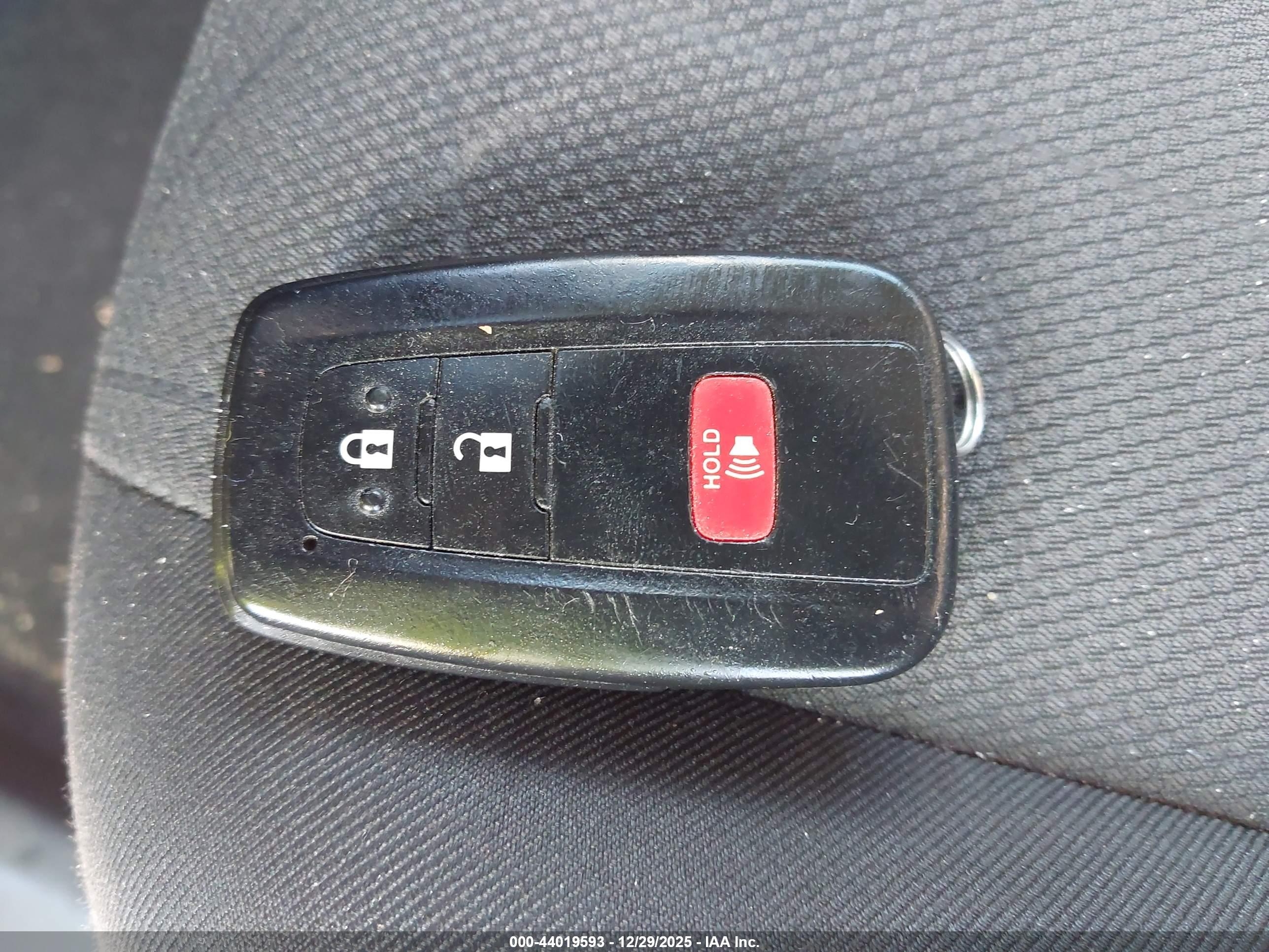 TOYOTA RAV4 image 11