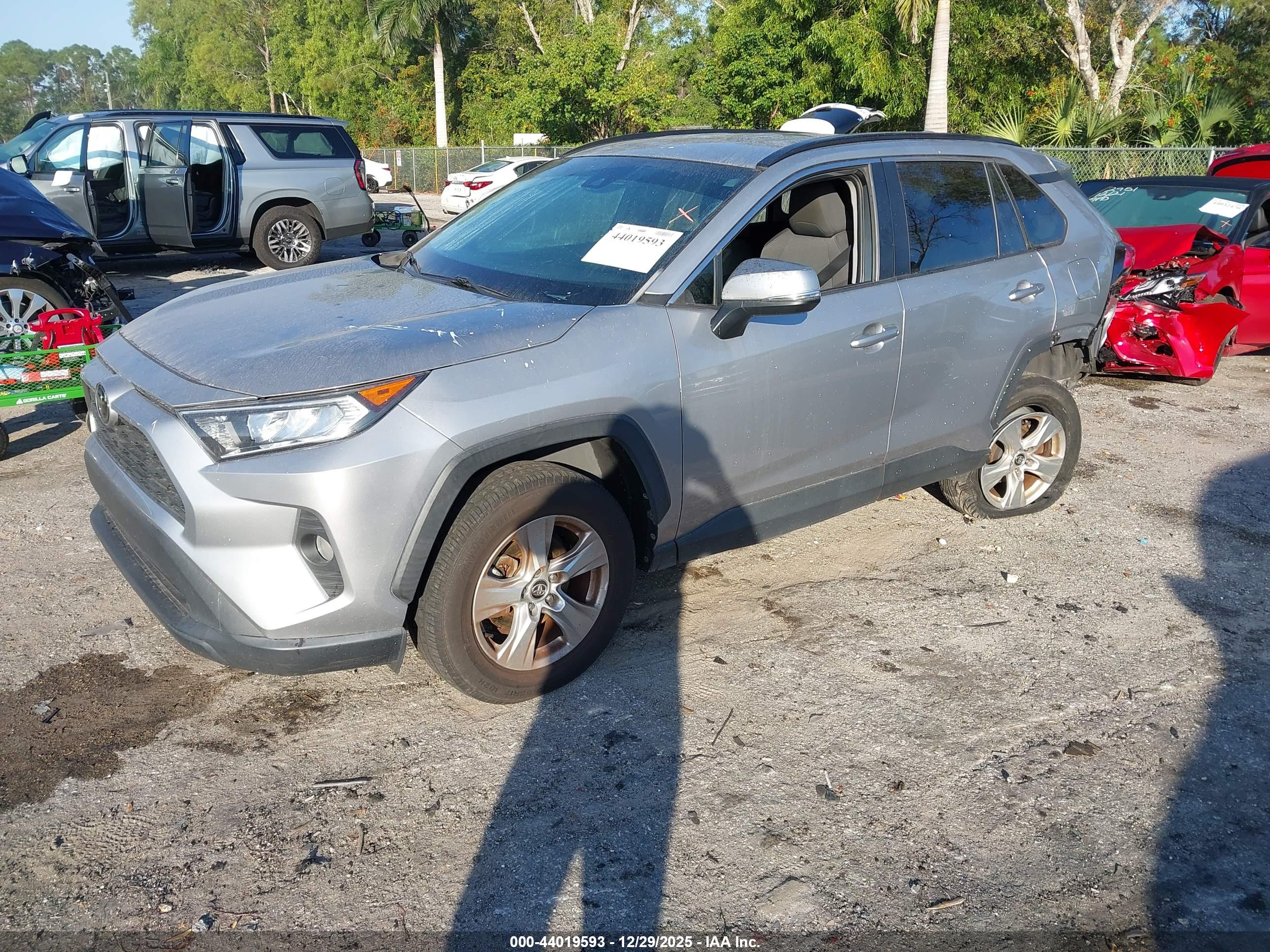 TOYOTA RAV4 image 2