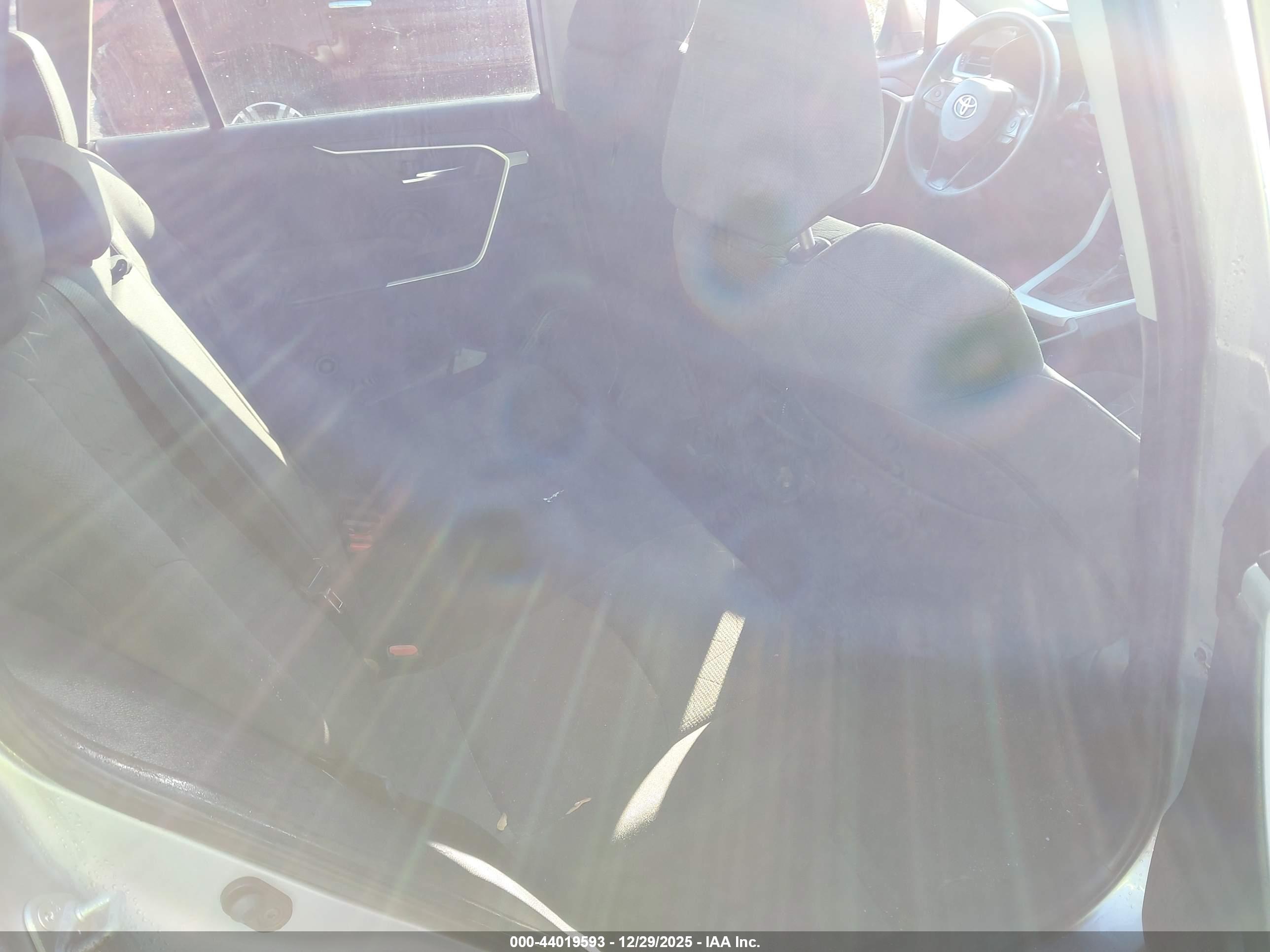 TOYOTA RAV4 image 8
