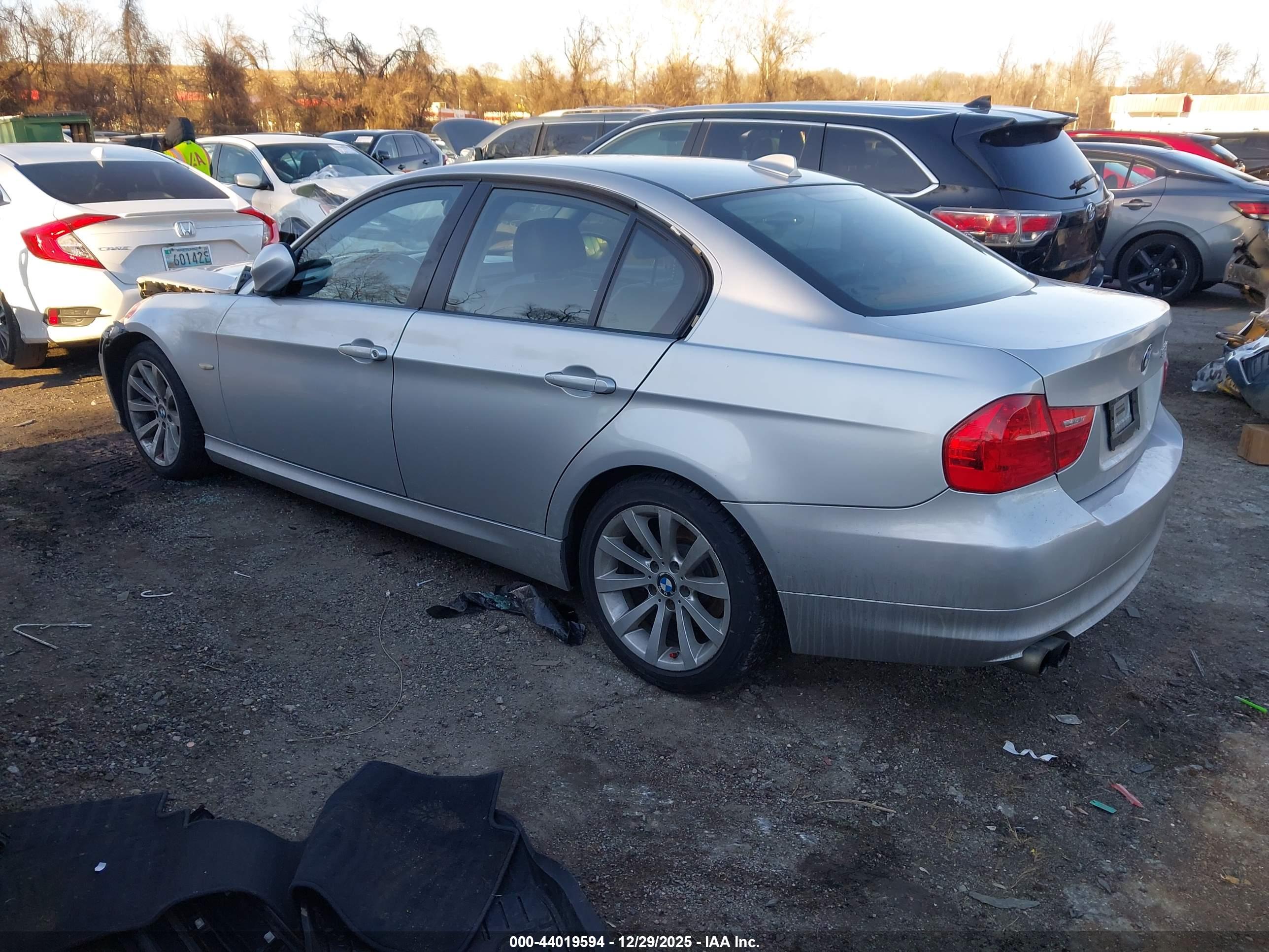 BMW 328I image 3