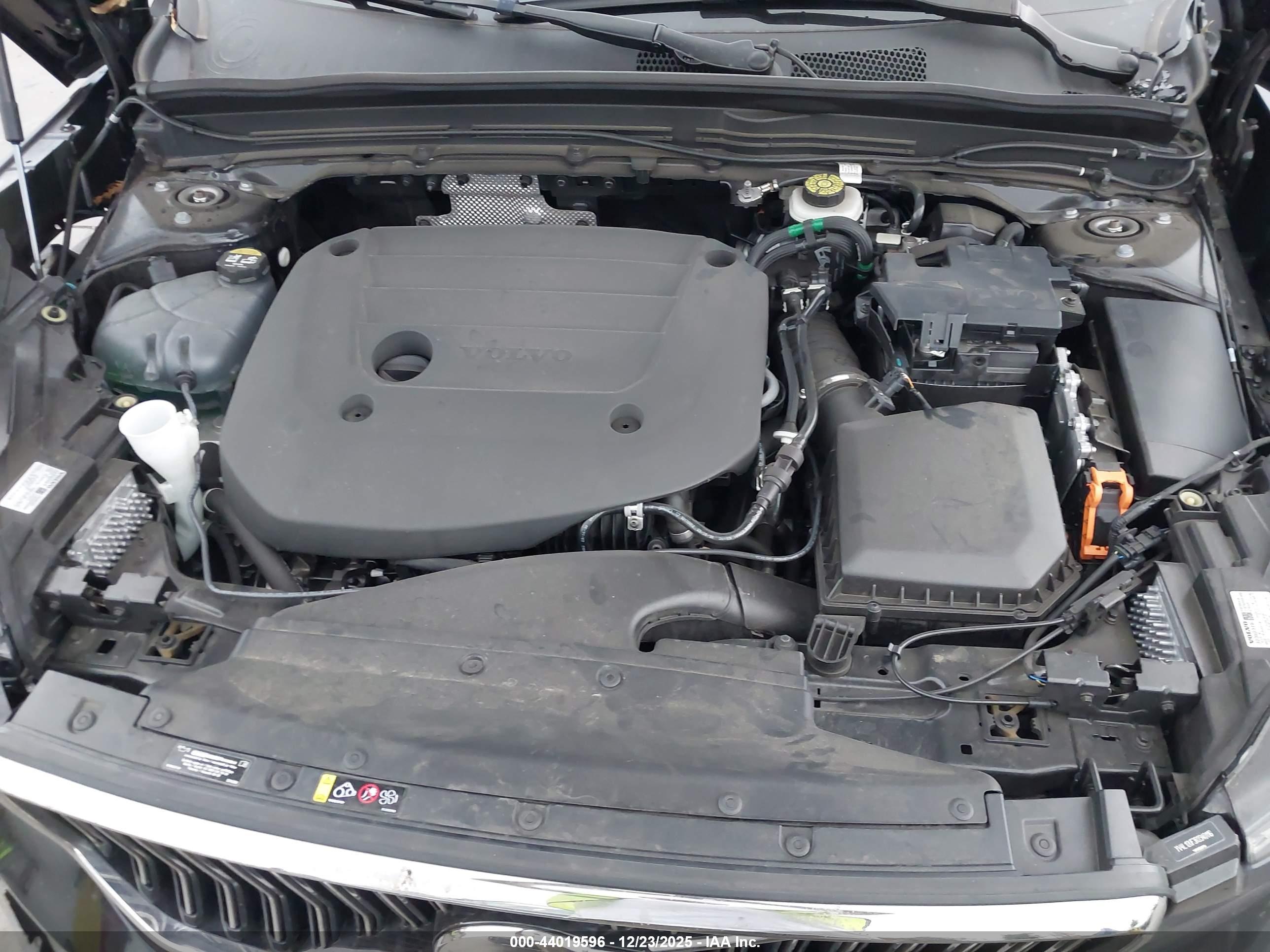 VOLVO XC40 image 10