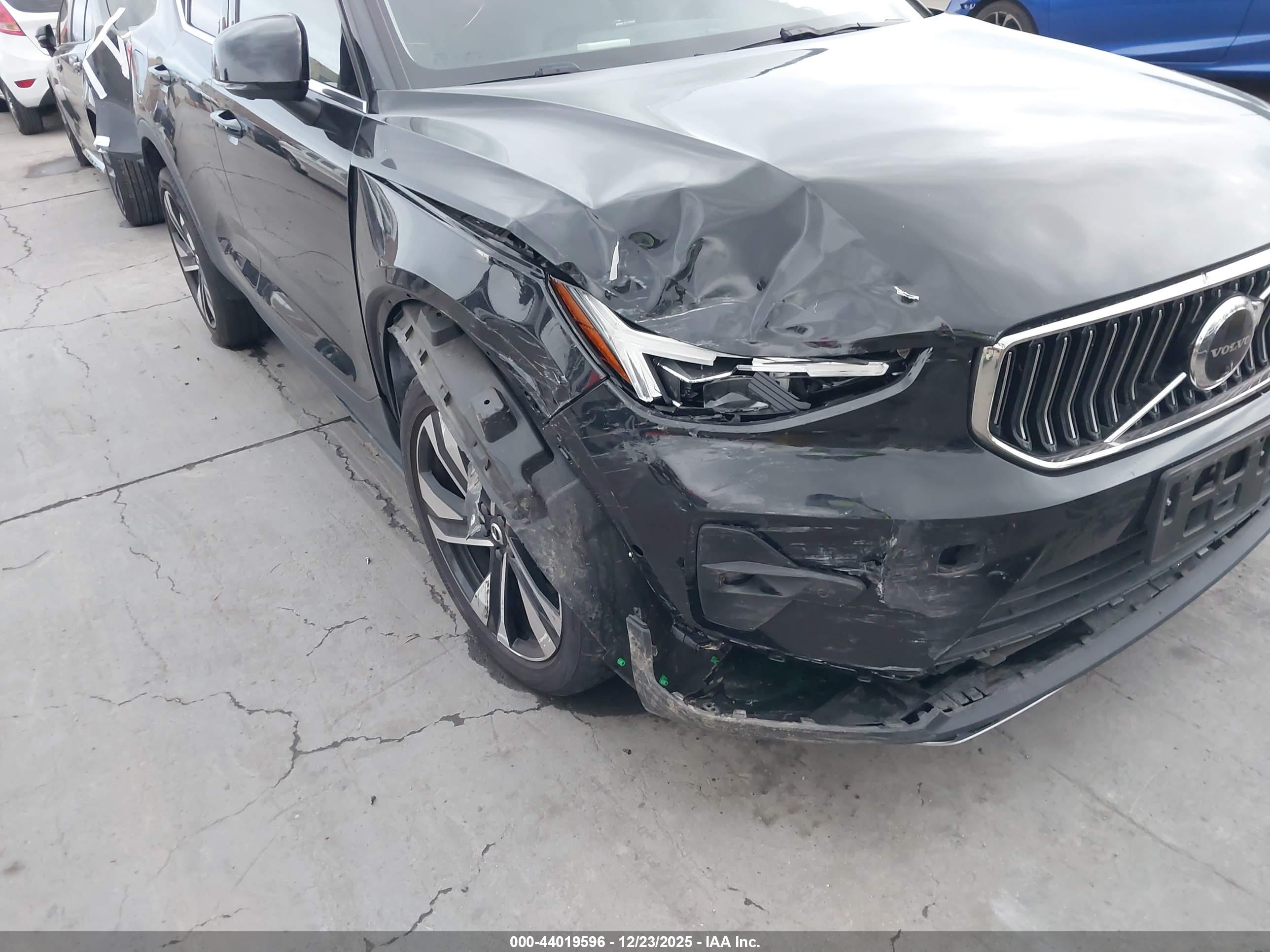 VOLVO XC40 image 6