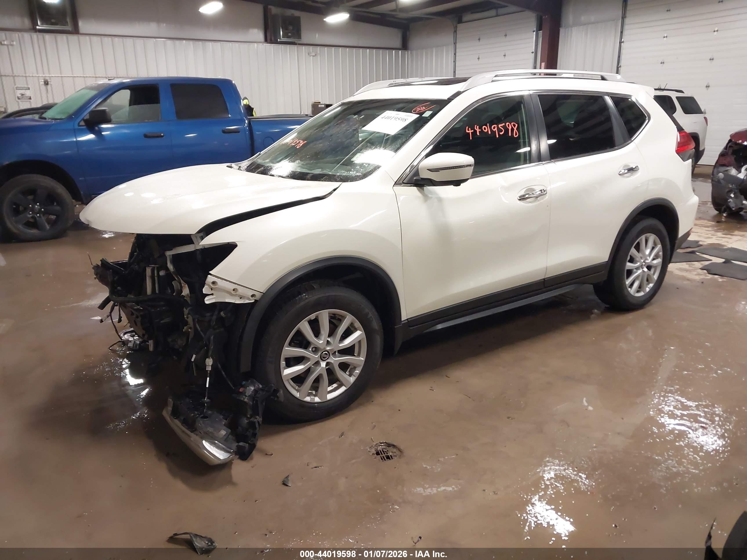 NISSAN ROGUE image 2