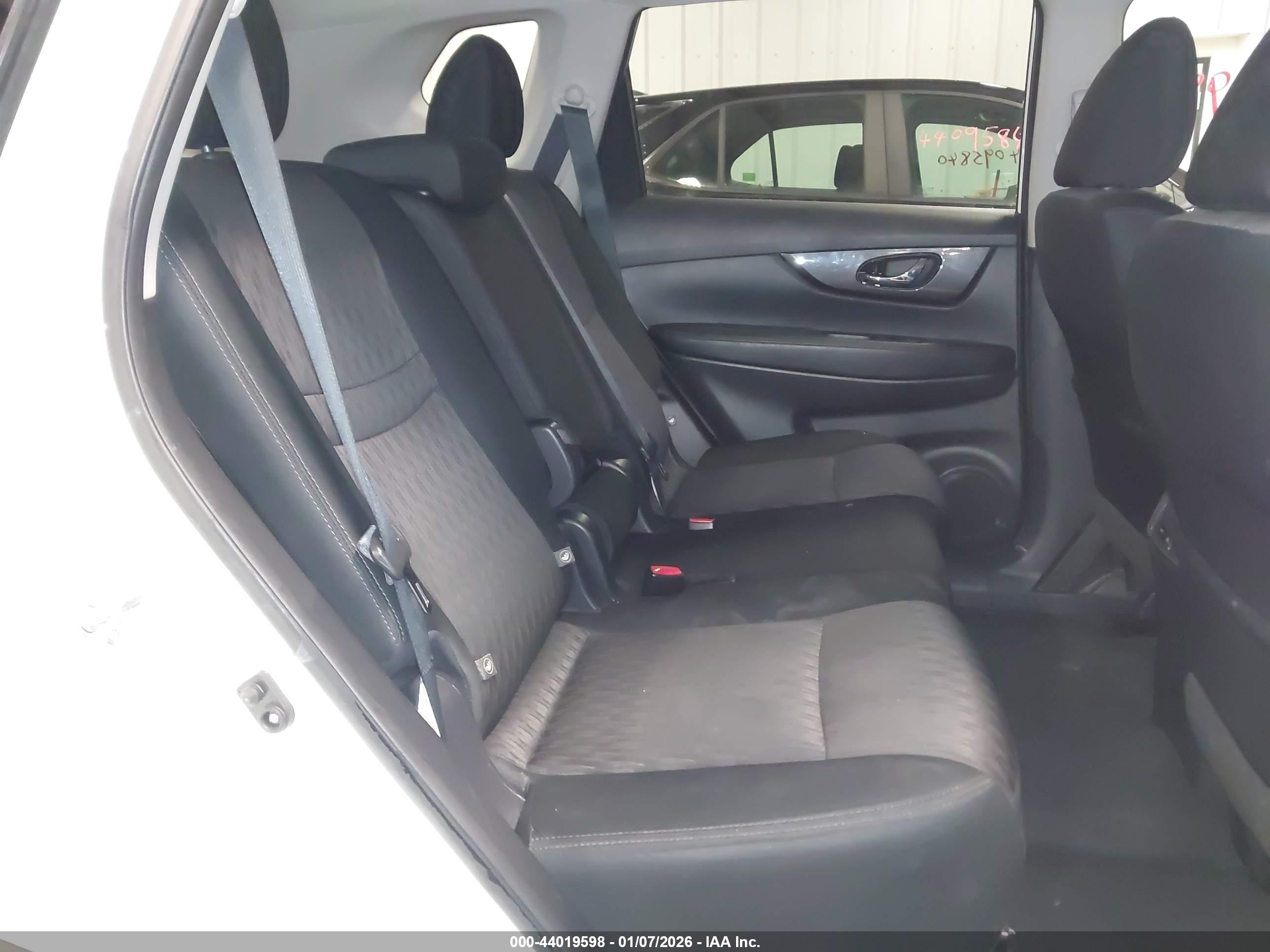 NISSAN ROGUE image 8