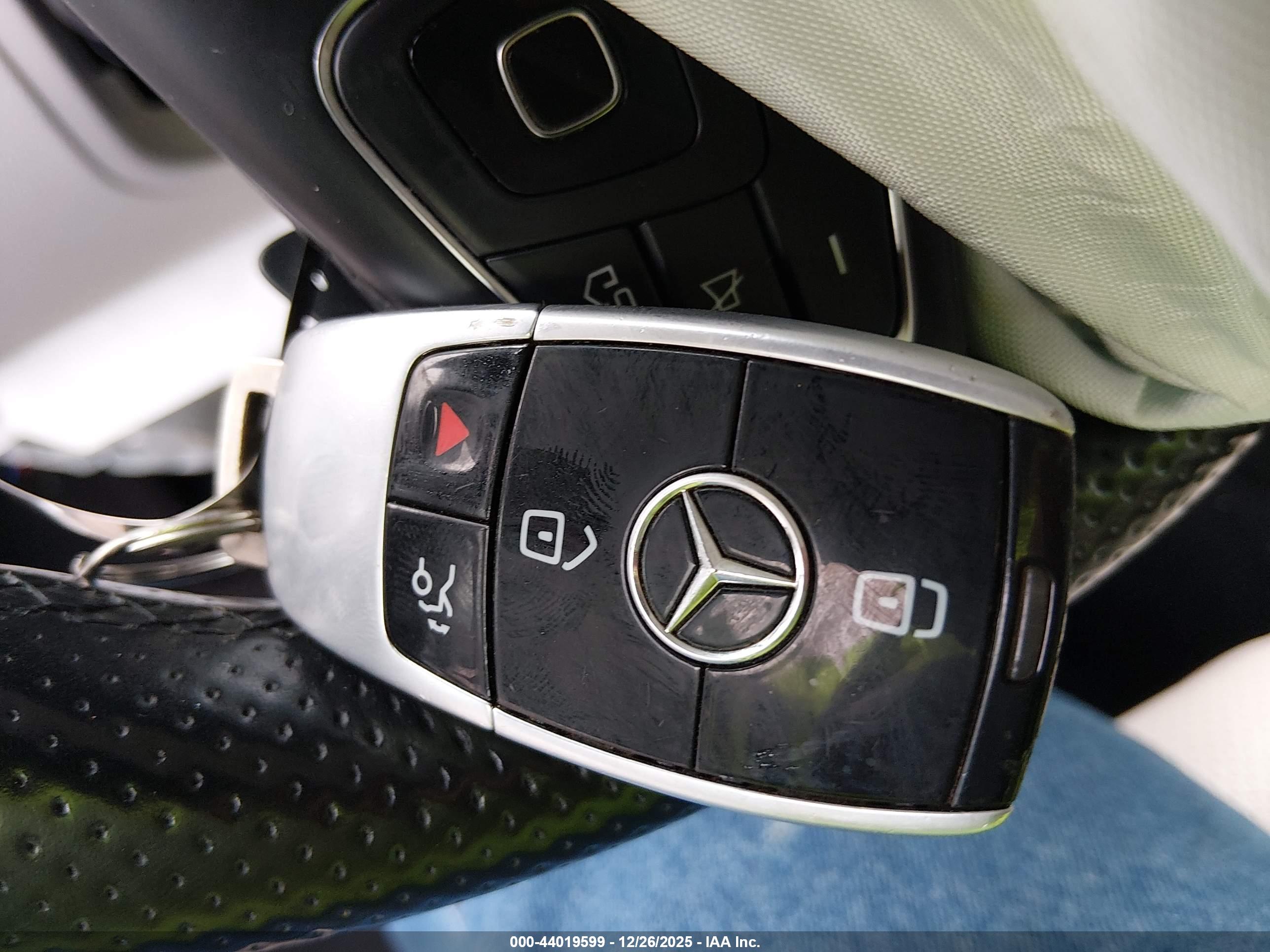 MERCEDES-BENZ E image 11