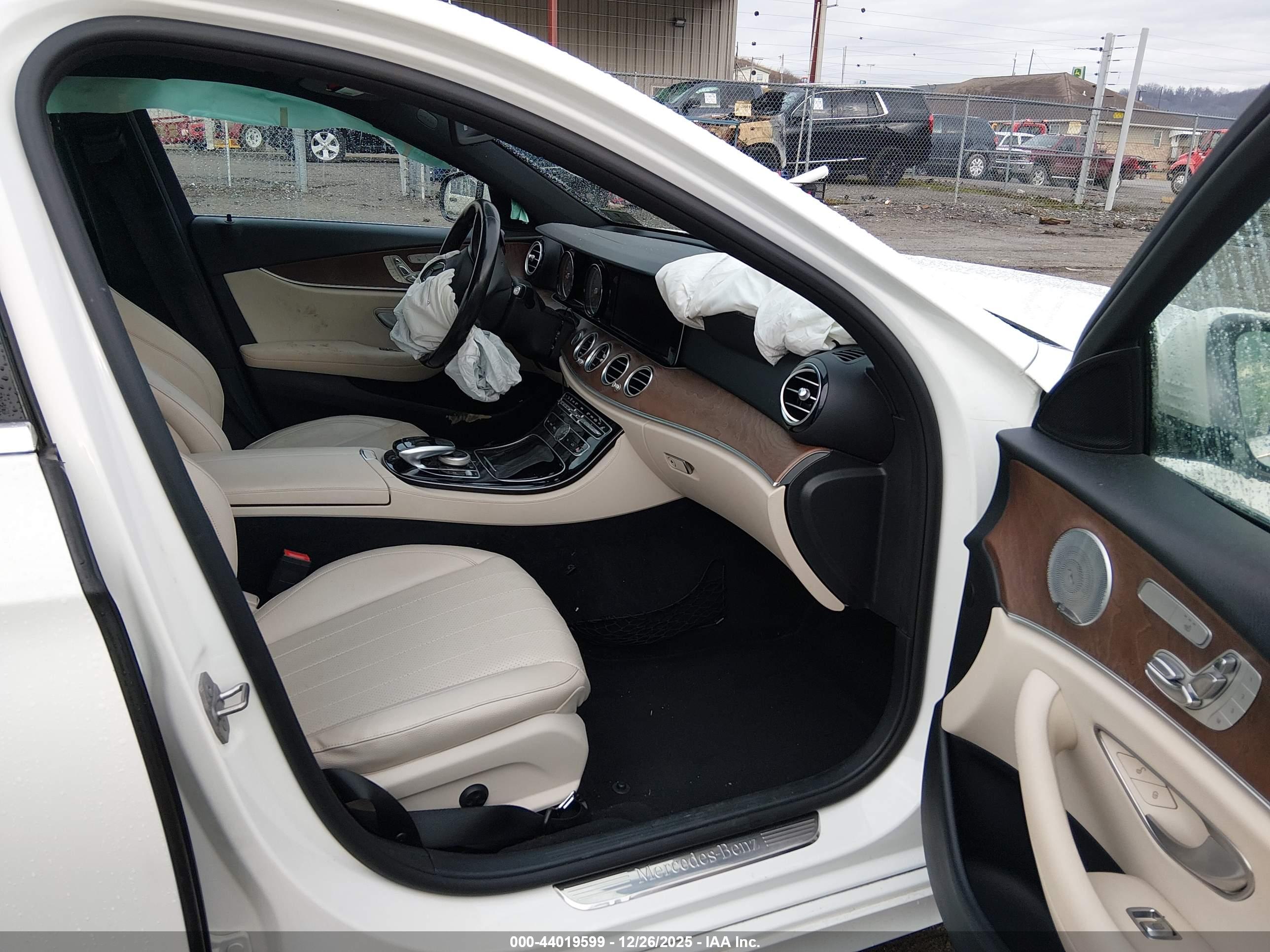 MERCEDES-BENZ E image 5