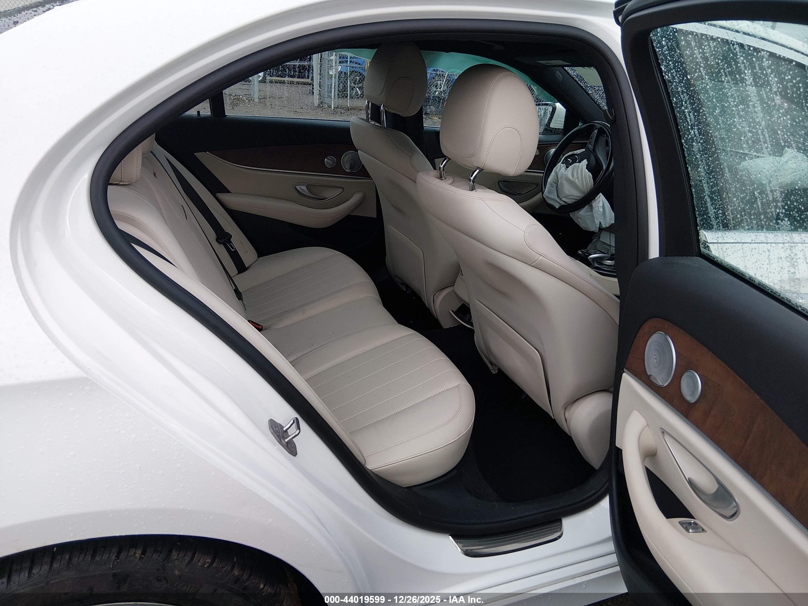 MERCEDES-BENZ E image 8