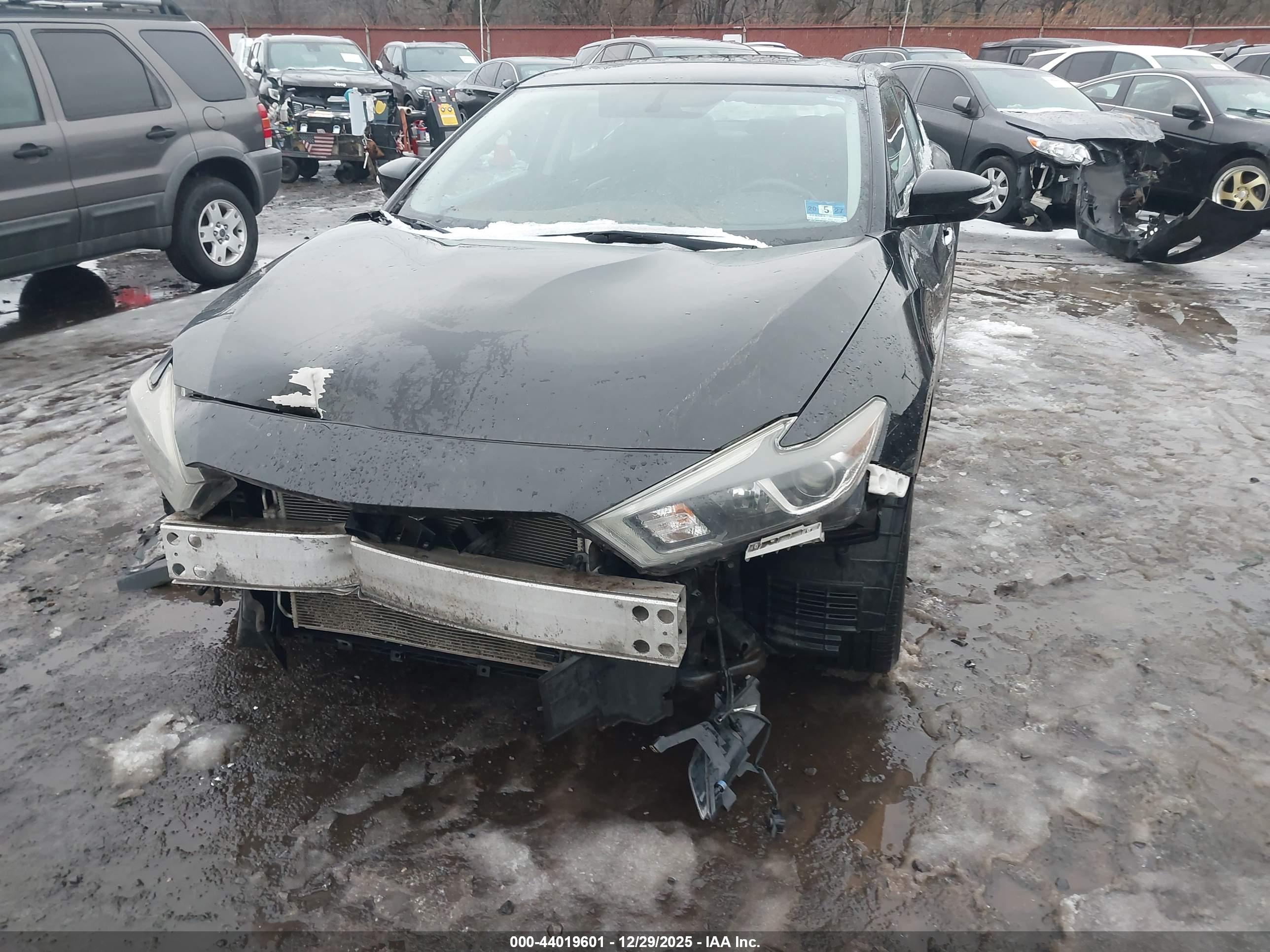 NISSAN MAXIMA image 6