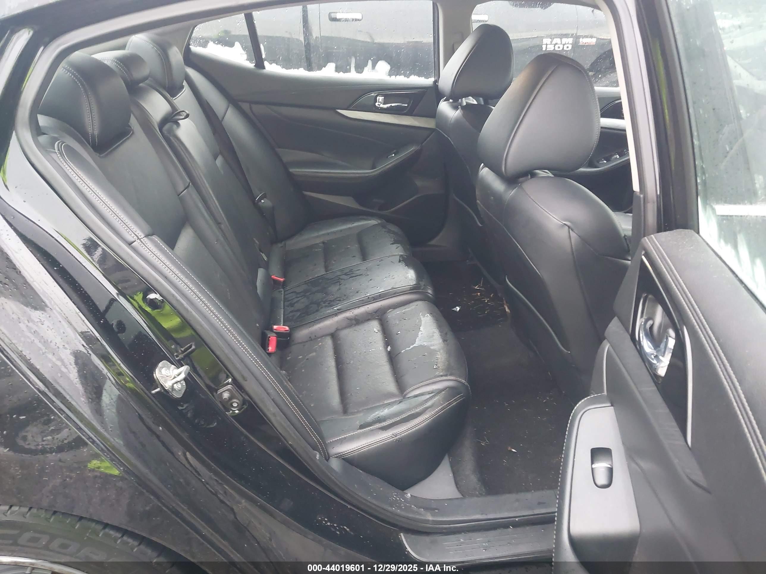 NISSAN MAXIMA image 8