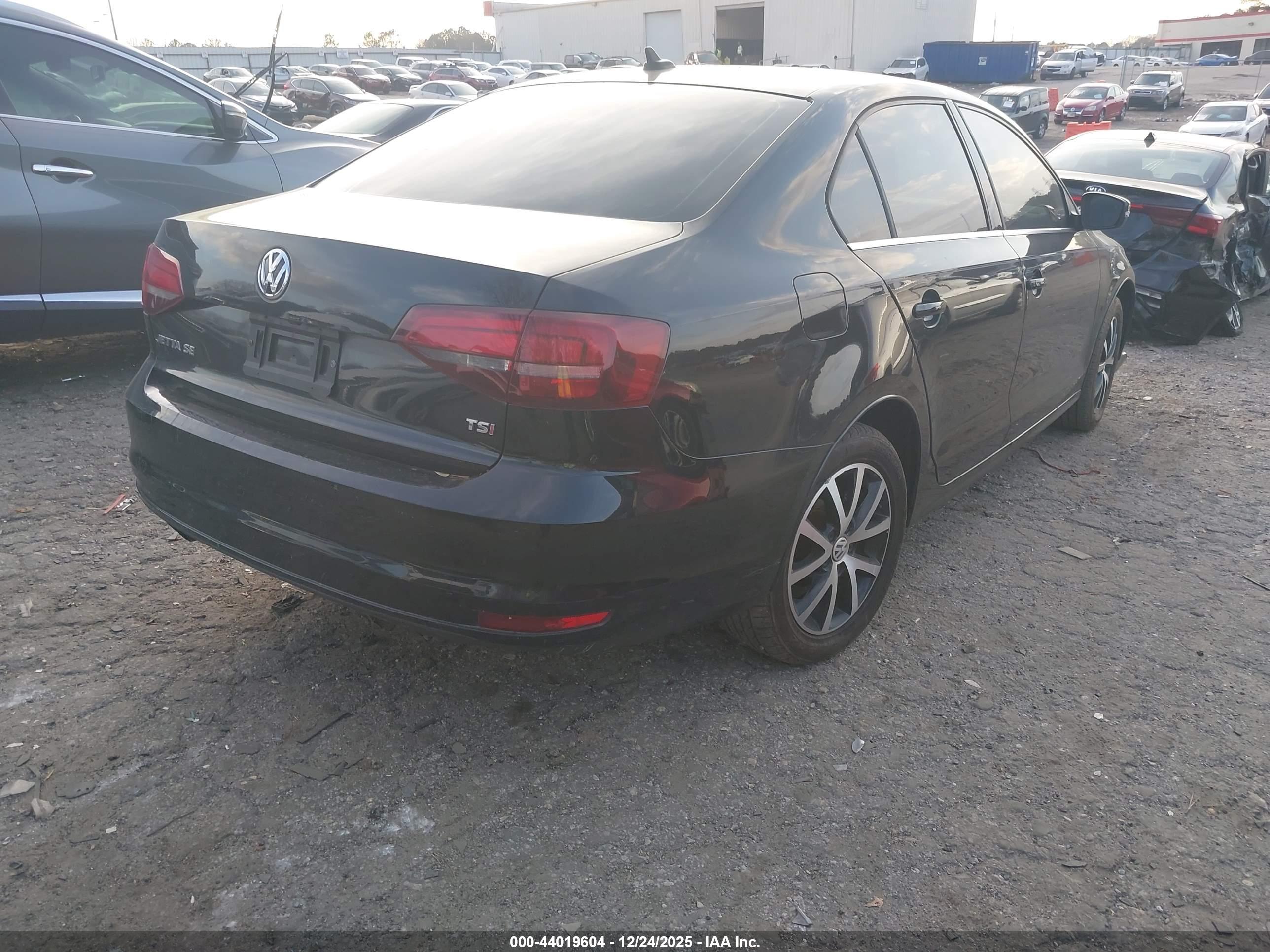 VOLKSWAGEN JETTA image 4