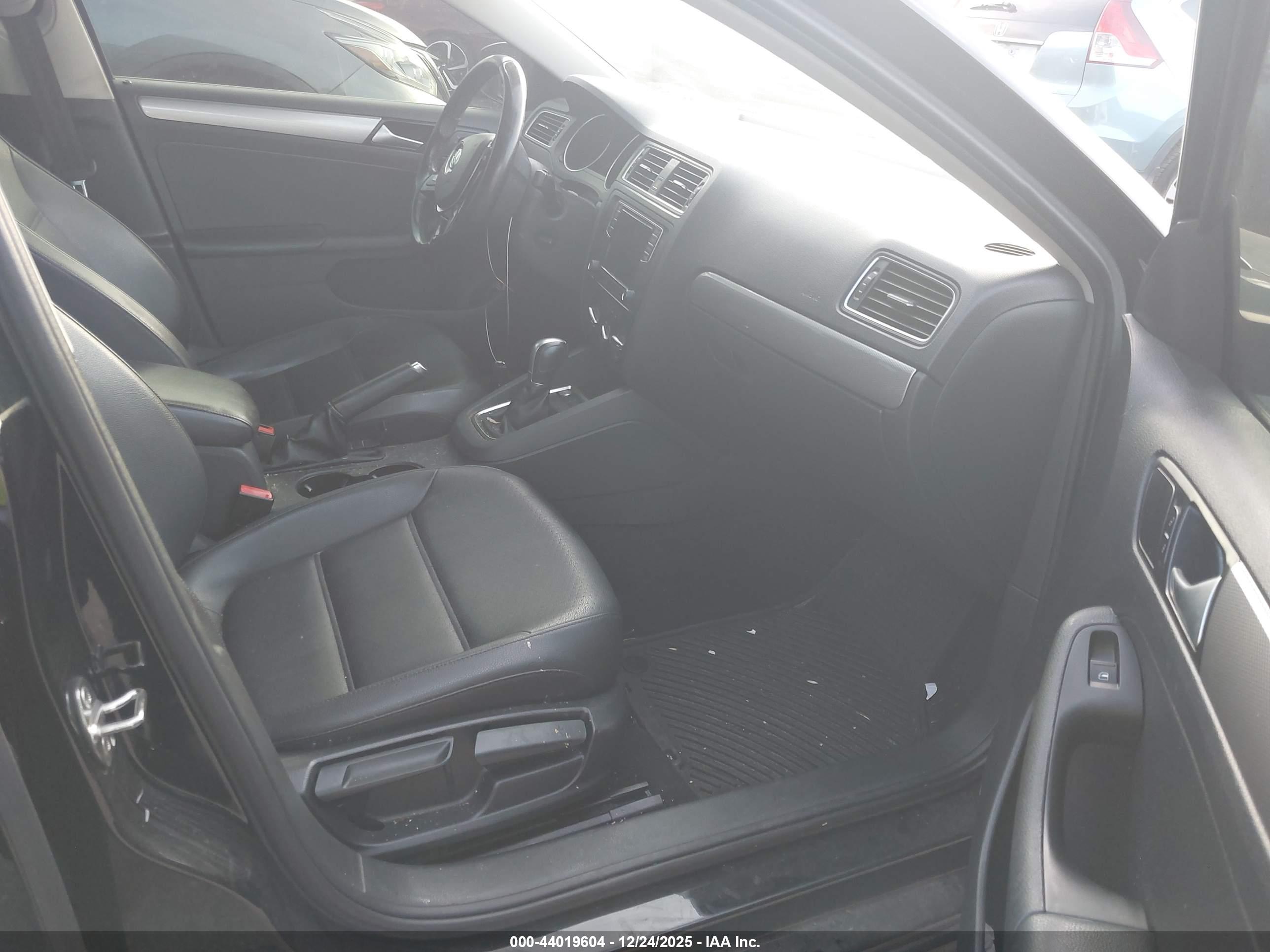 VOLKSWAGEN JETTA image 5