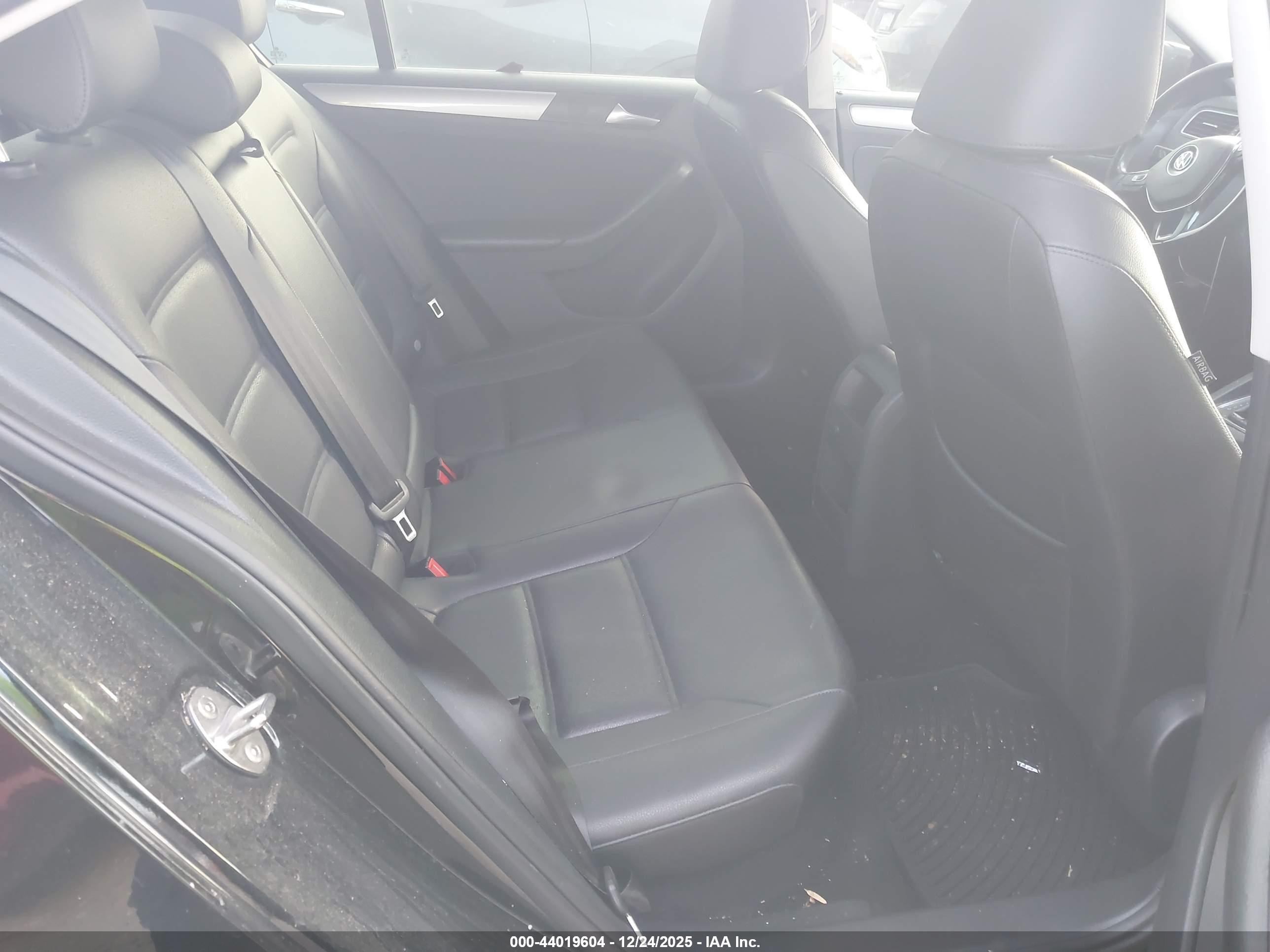 VOLKSWAGEN JETTA image 8