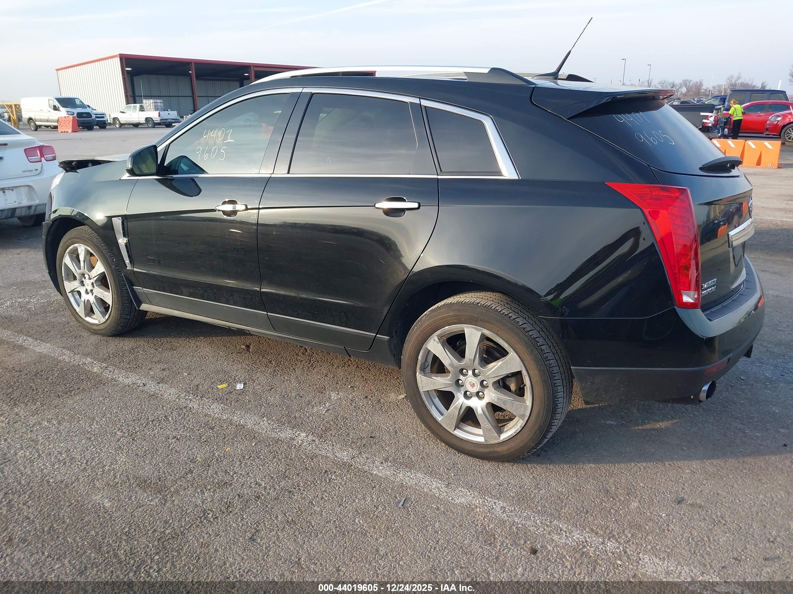 CADILLAC SRX image 3