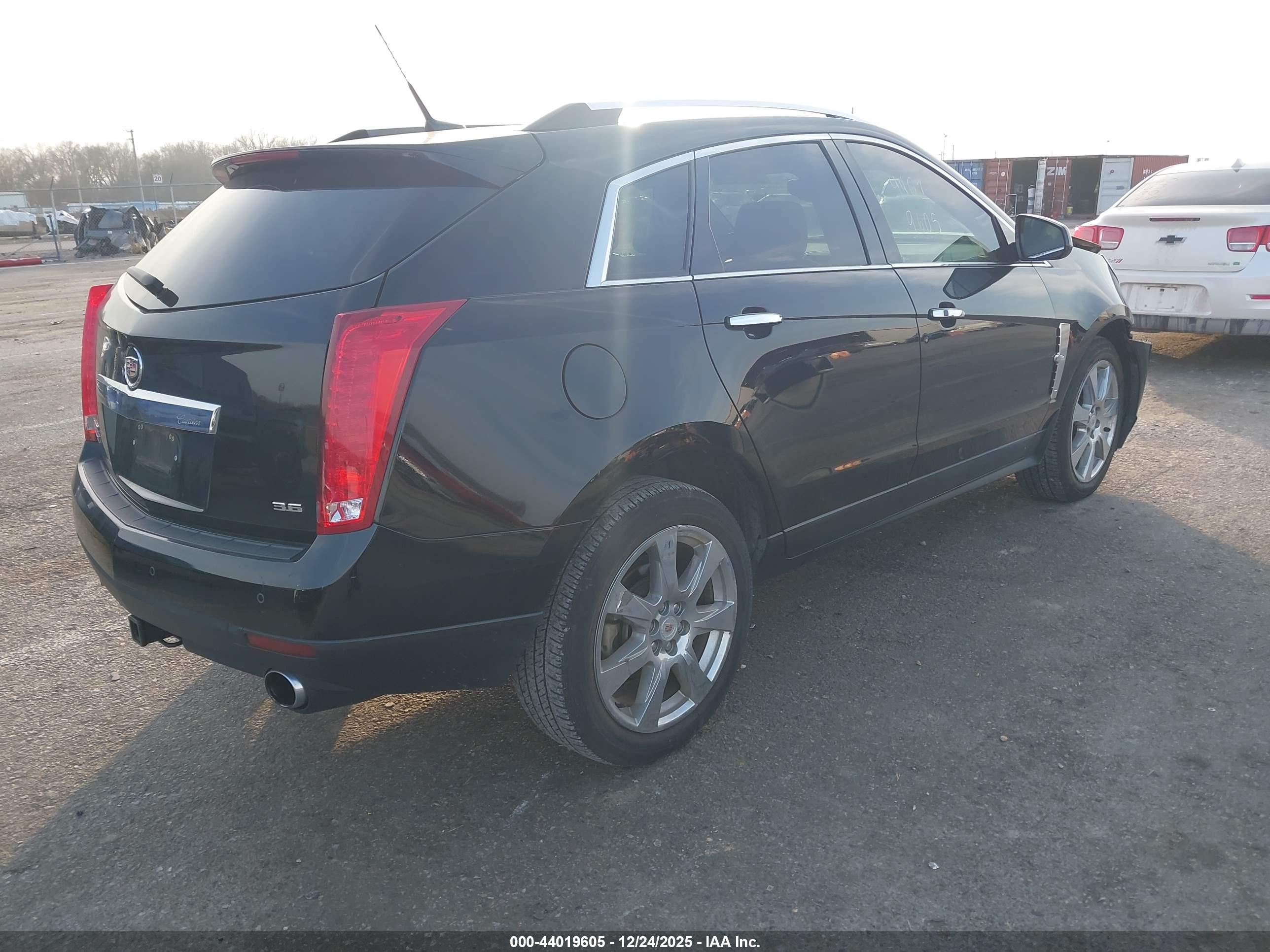 CADILLAC SRX image 4