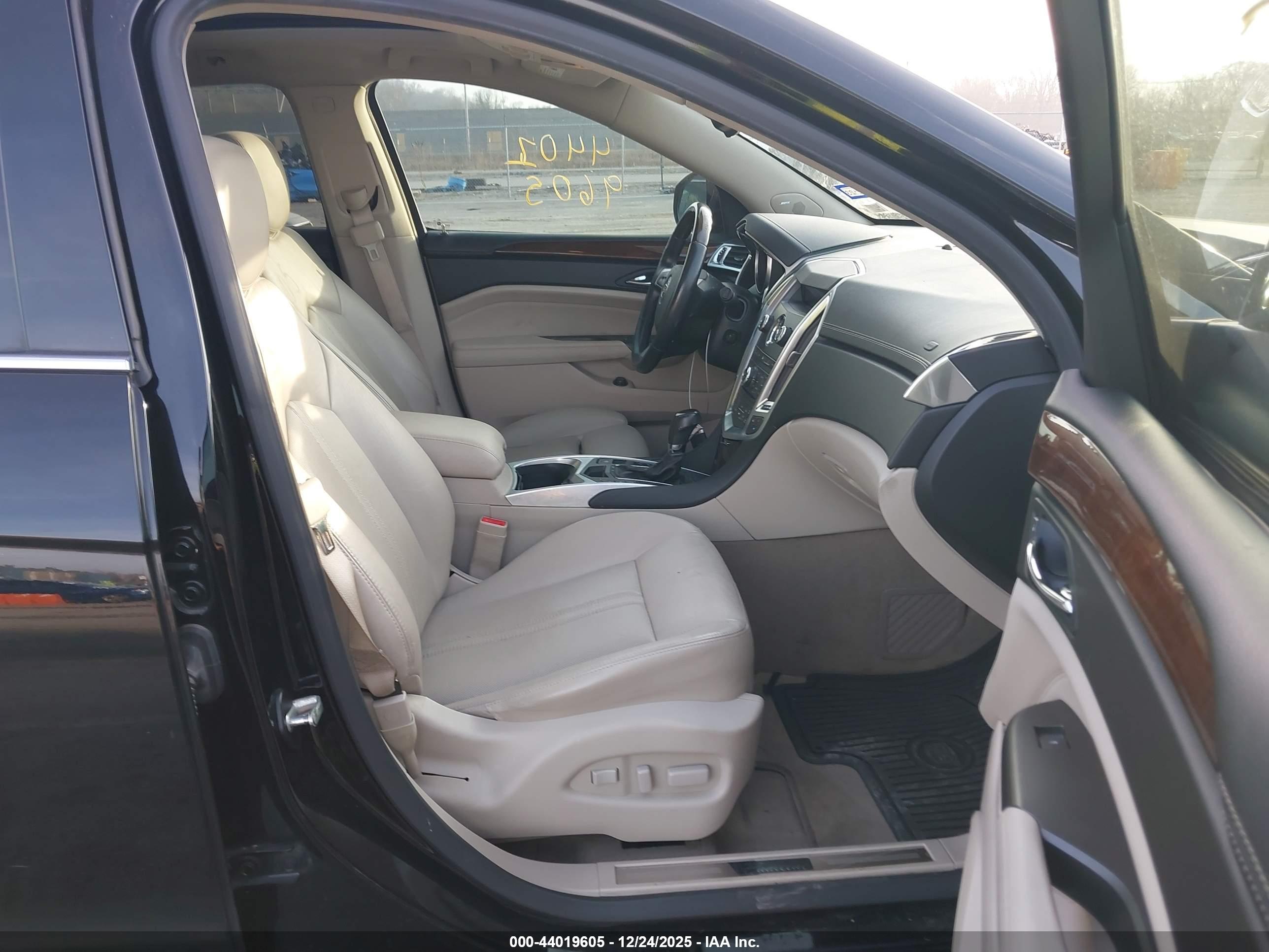 CADILLAC SRX image 5