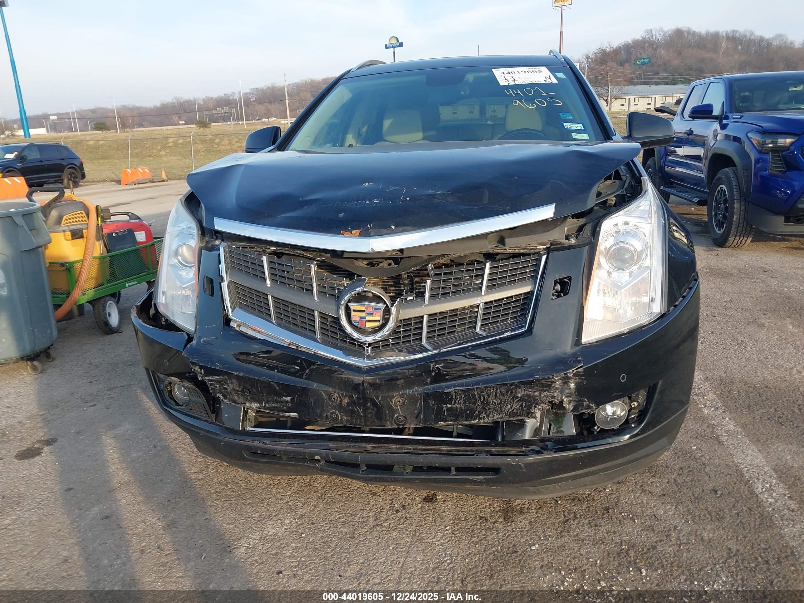 CADILLAC SRX image 6