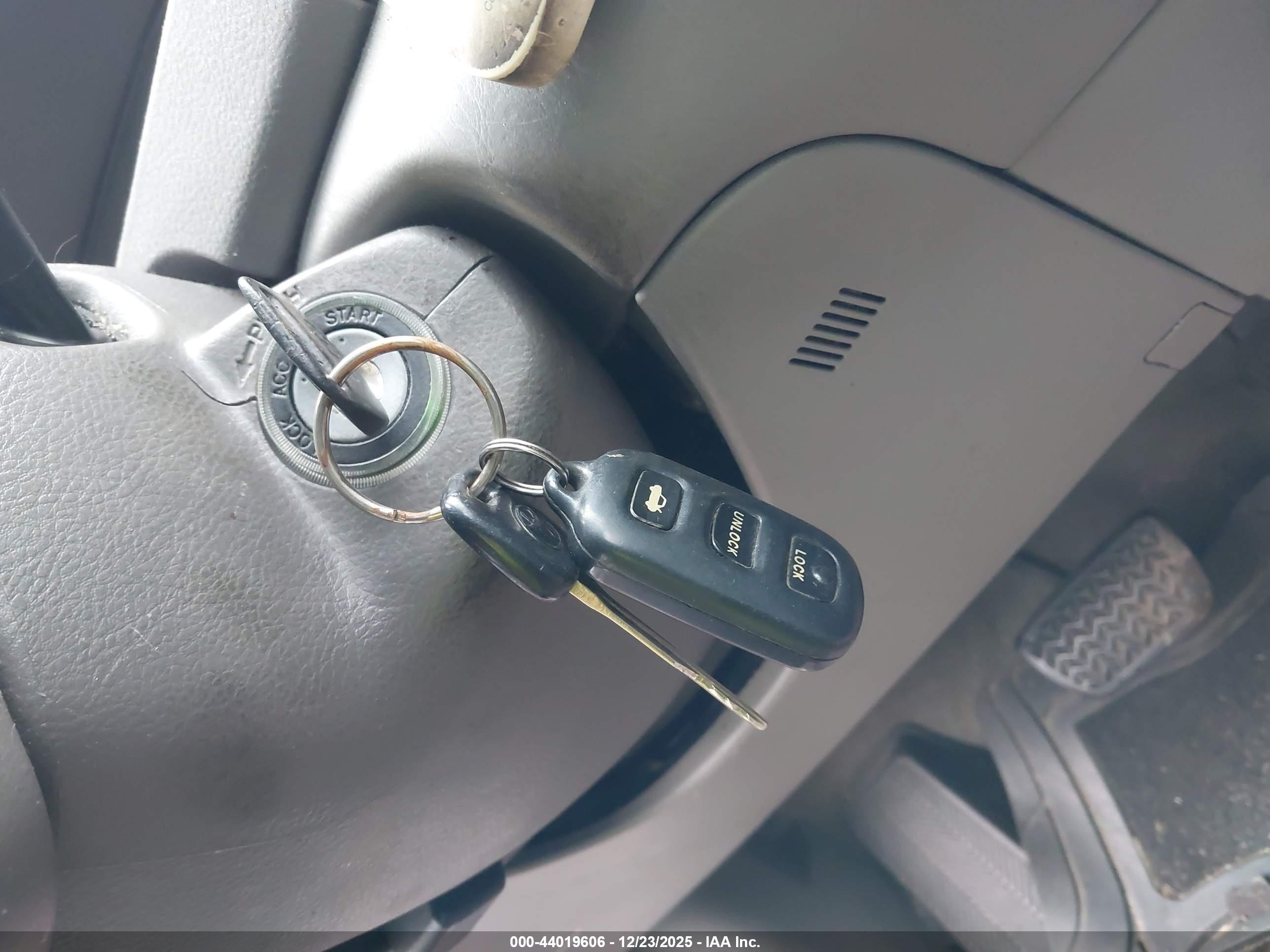 TOYOTA CAMRY image 11