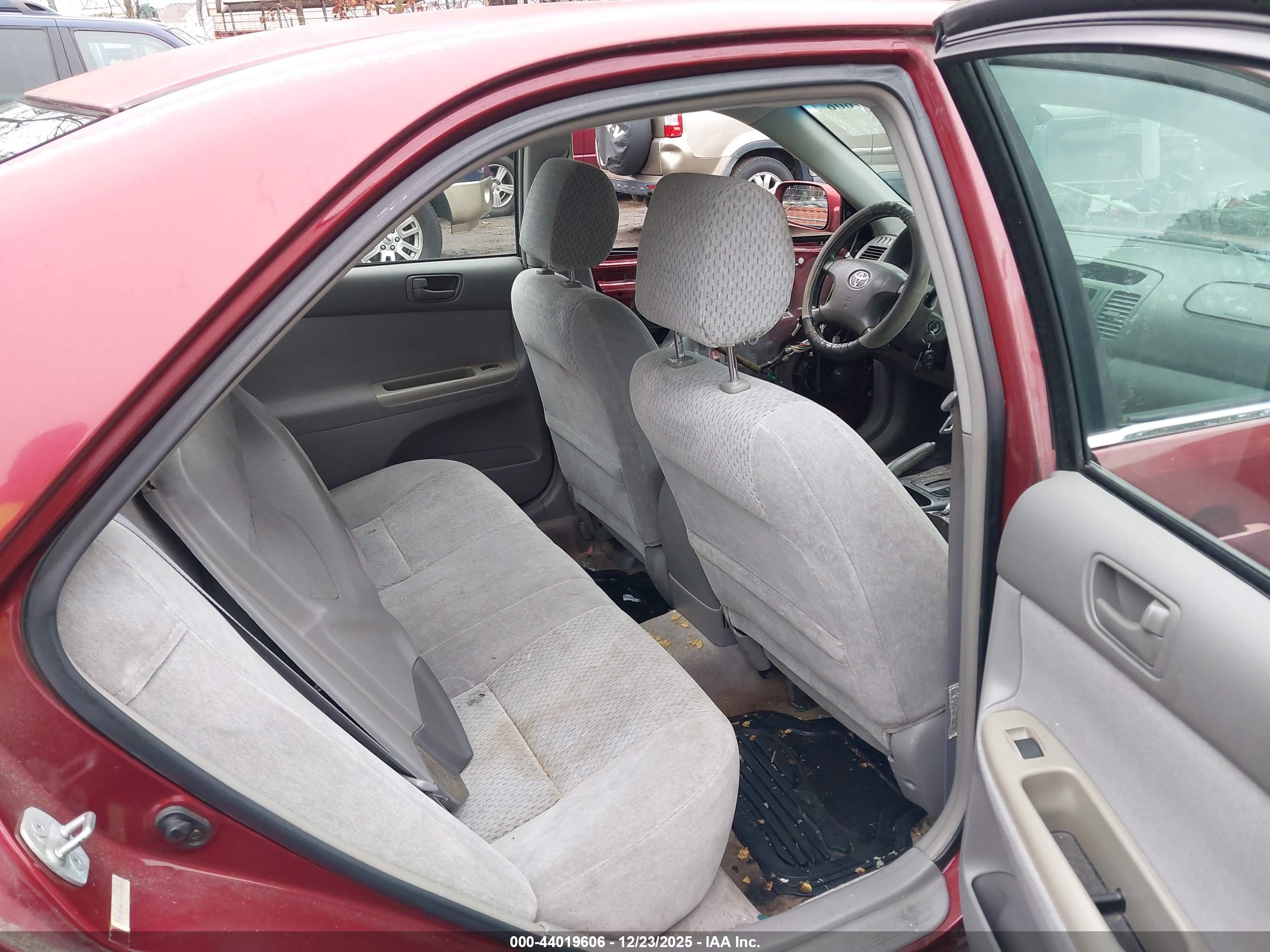 TOYOTA CAMRY image 8