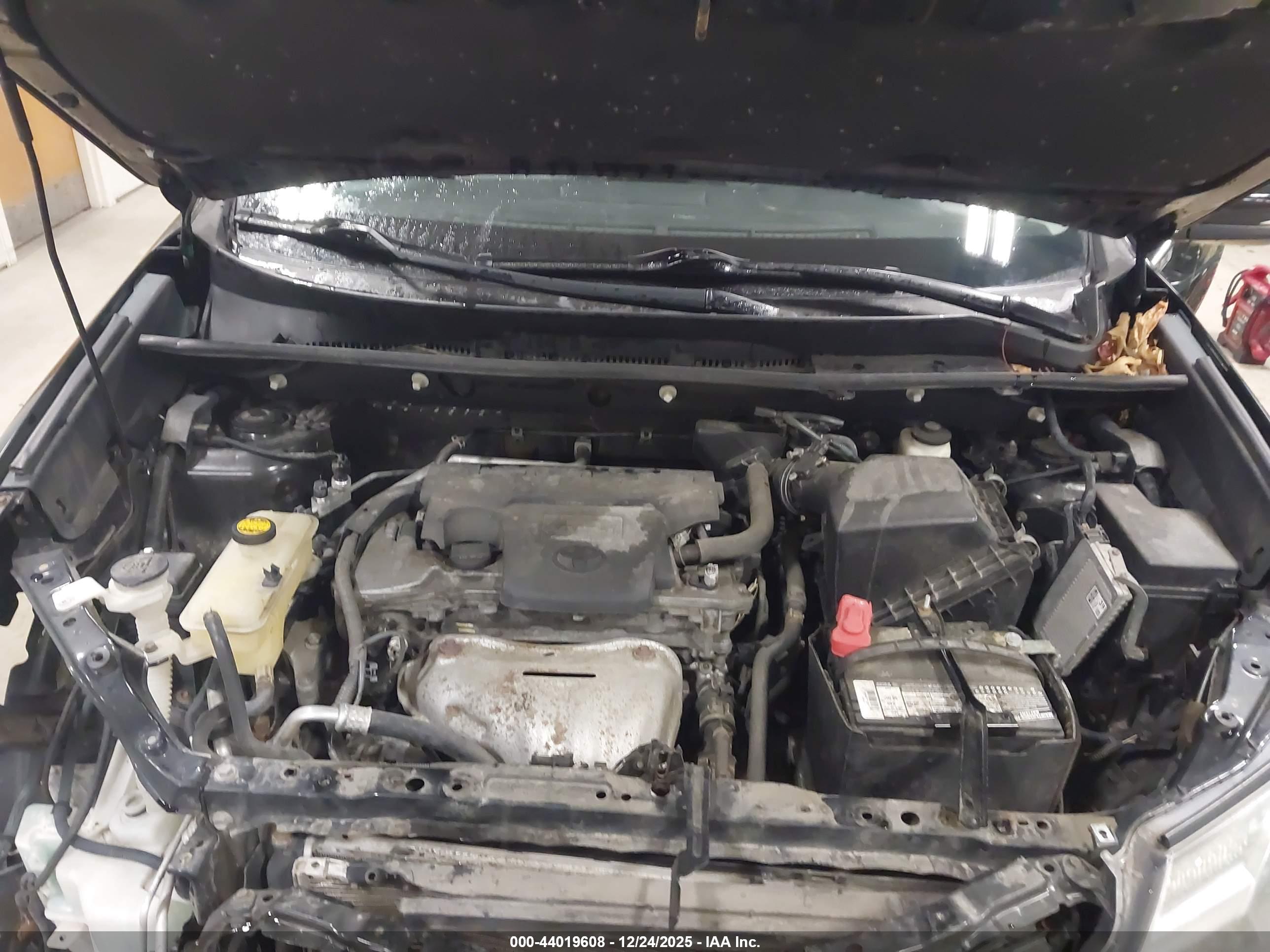 TOYOTA RAV4 image 10