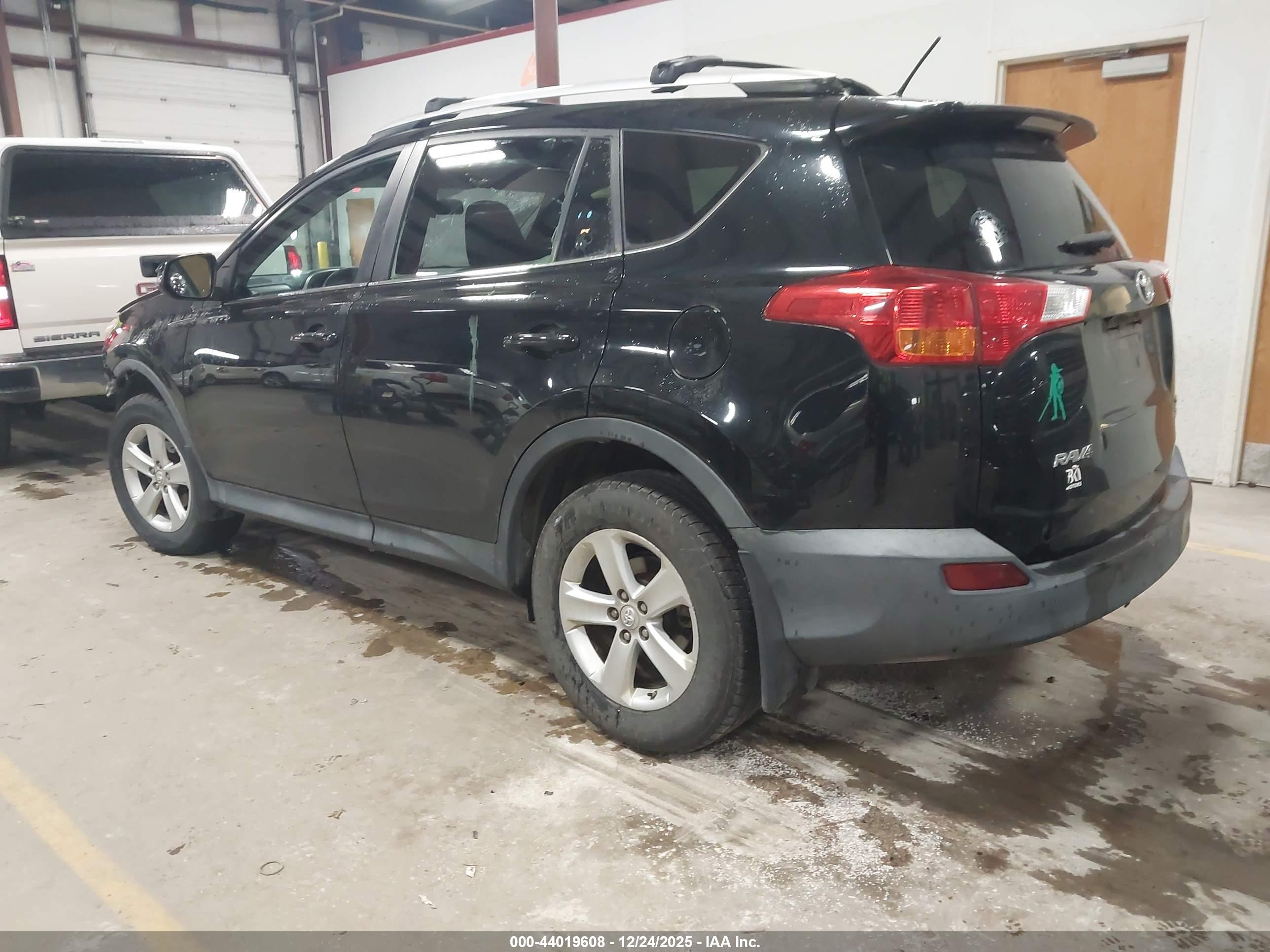 TOYOTA RAV4 image 3