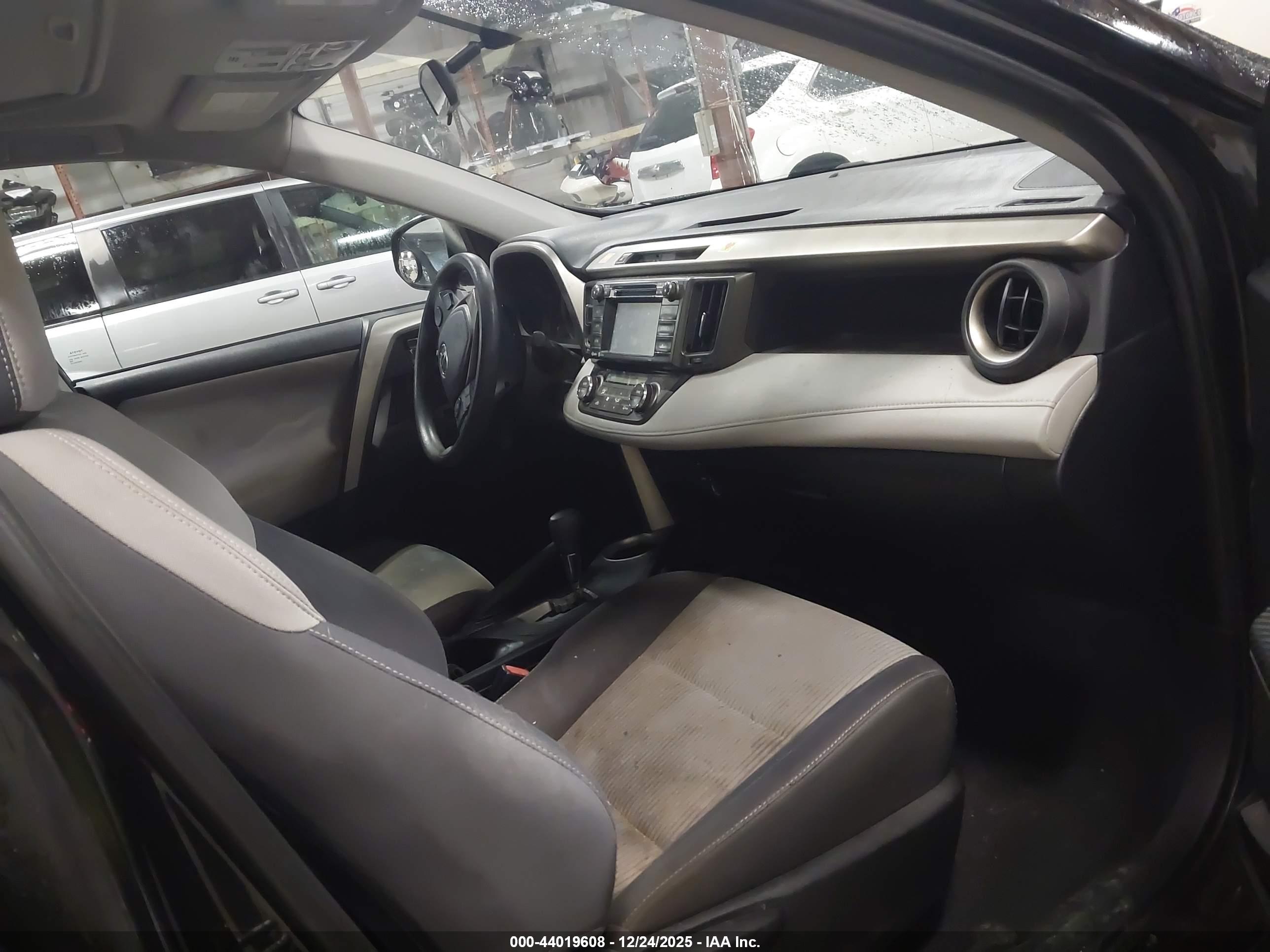 TOYOTA RAV4 image 5