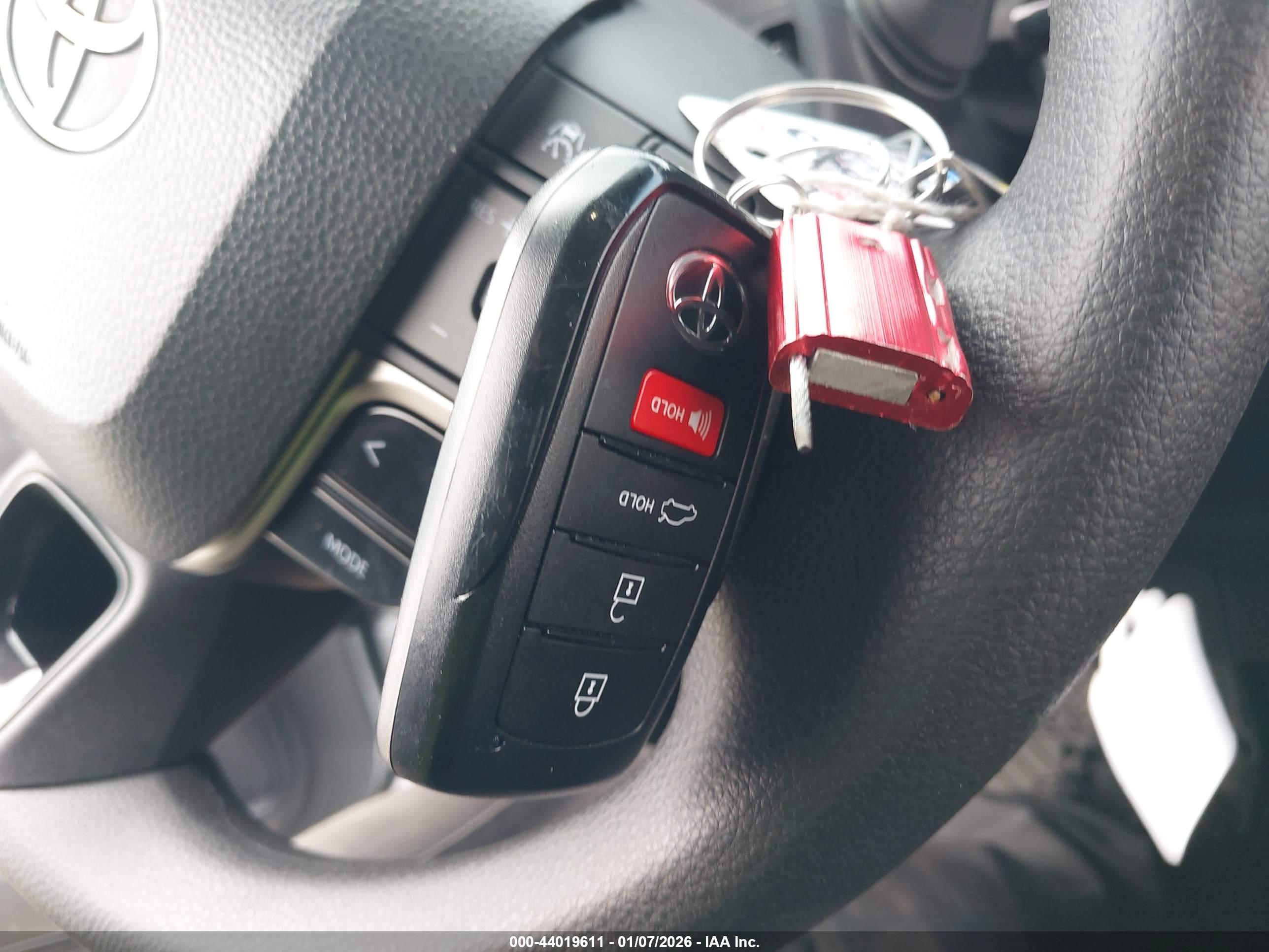 TOYOTA CAMRY image 11