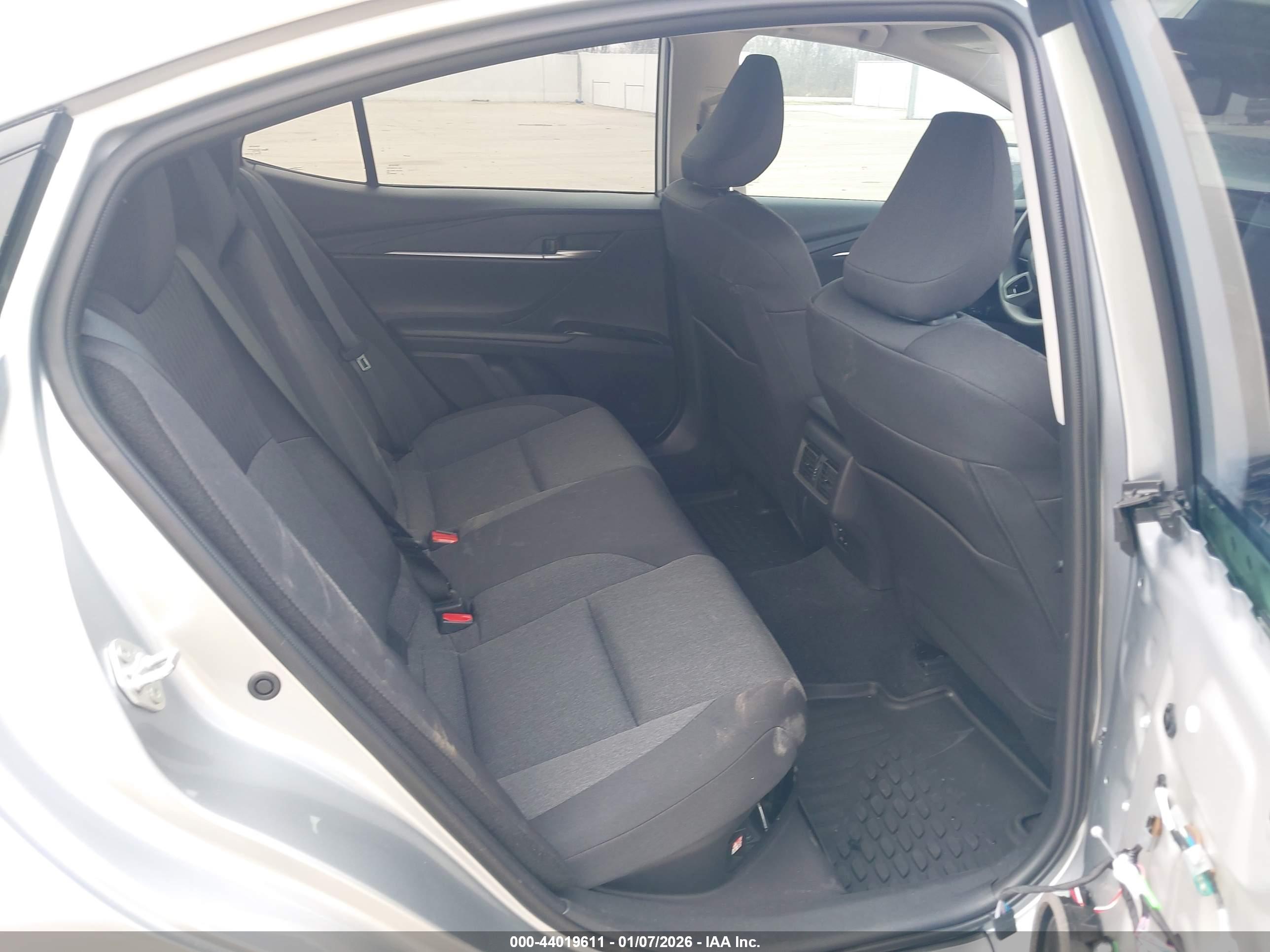TOYOTA CAMRY image 8