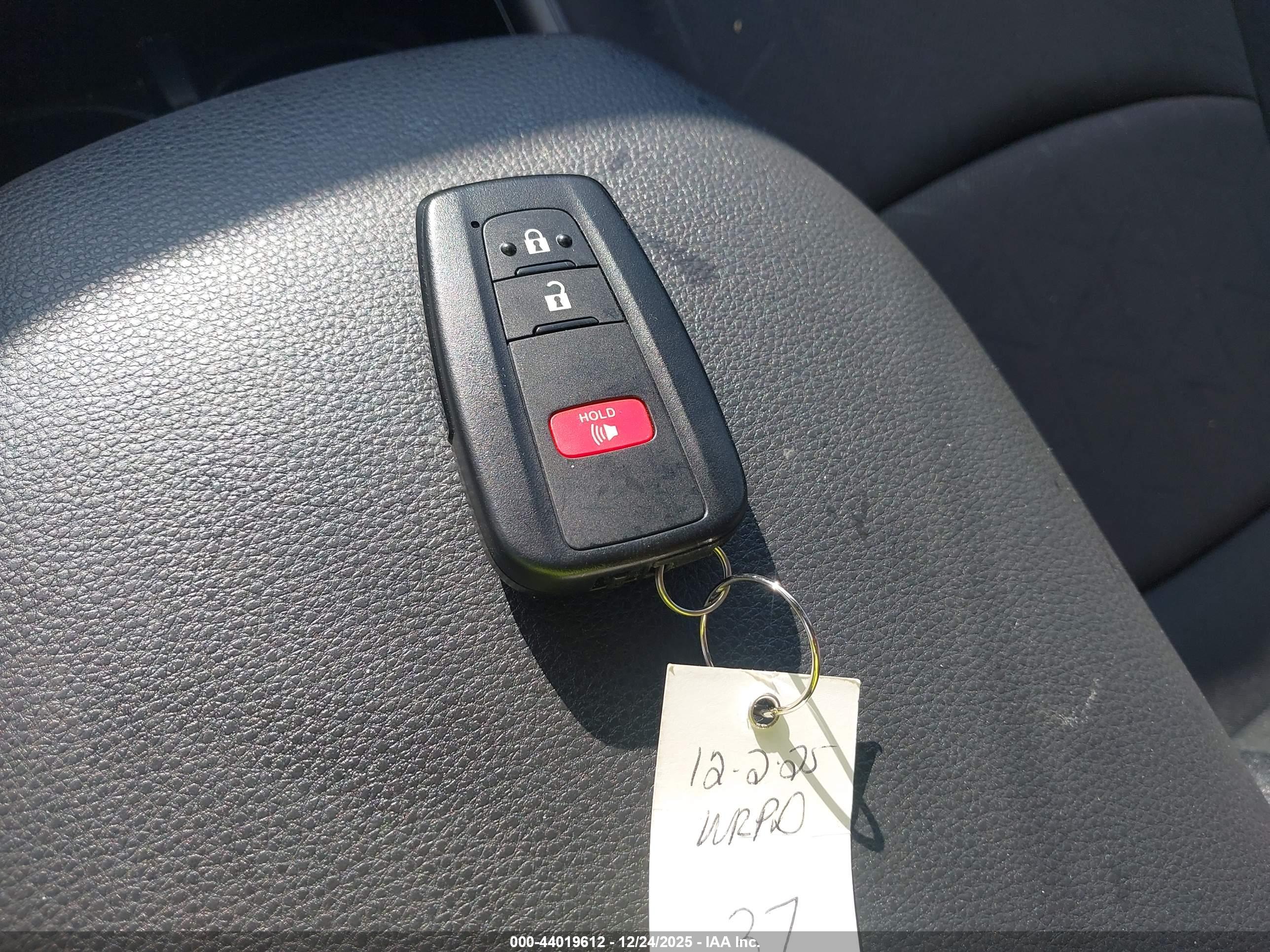 TOYOTA RAV4 image 11