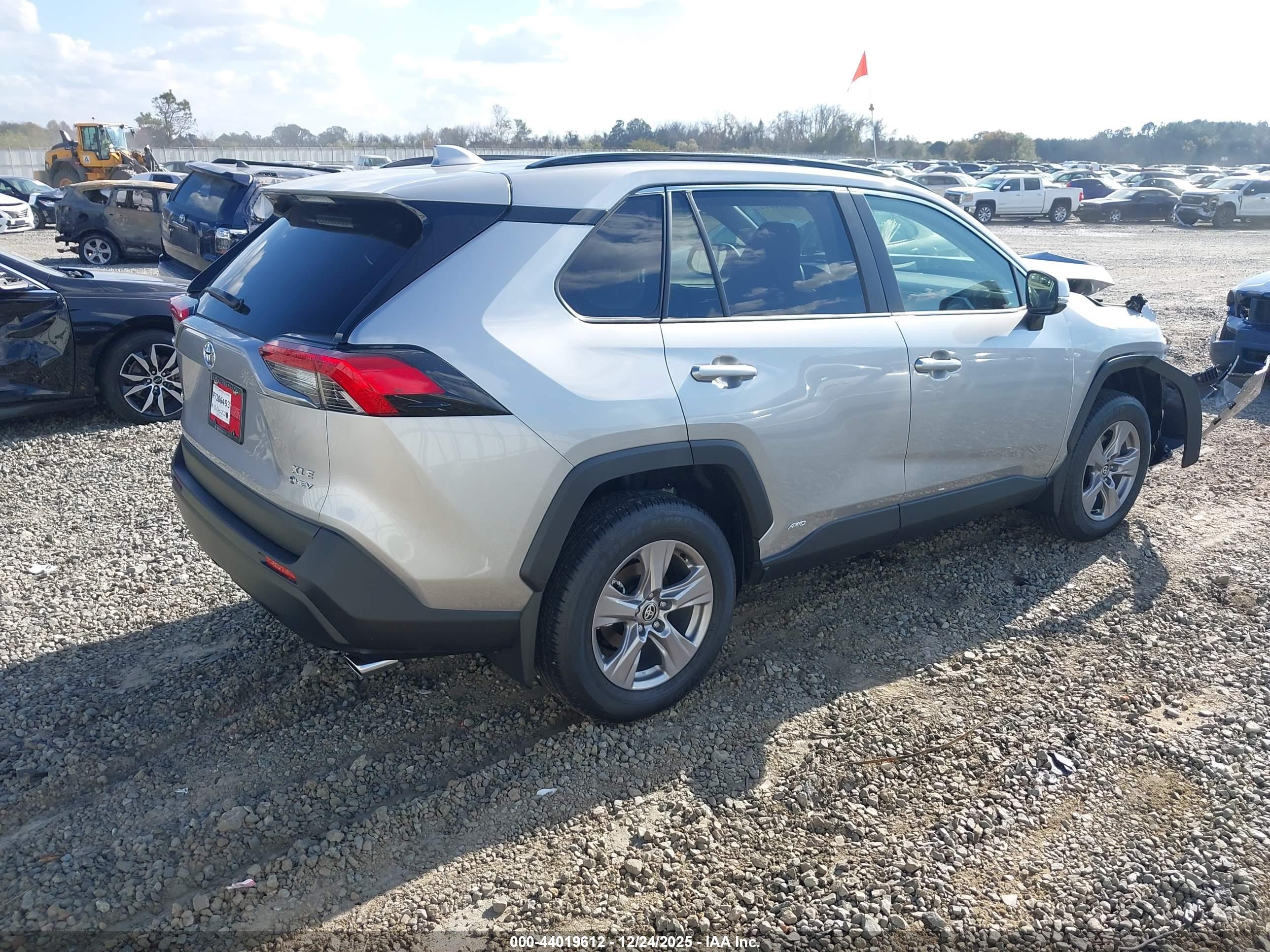 TOYOTA RAV4 image 4