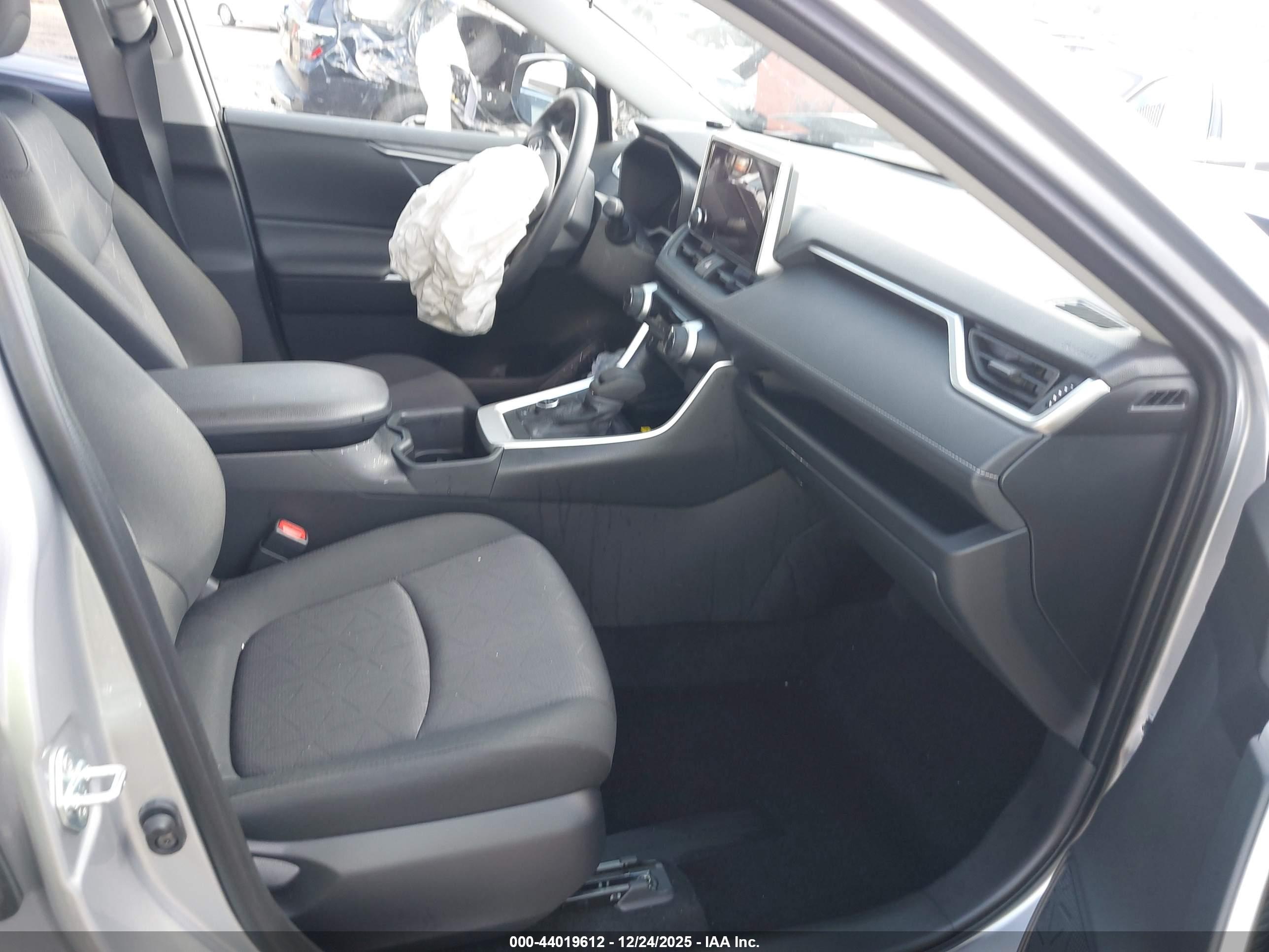TOYOTA RAV4 image 5