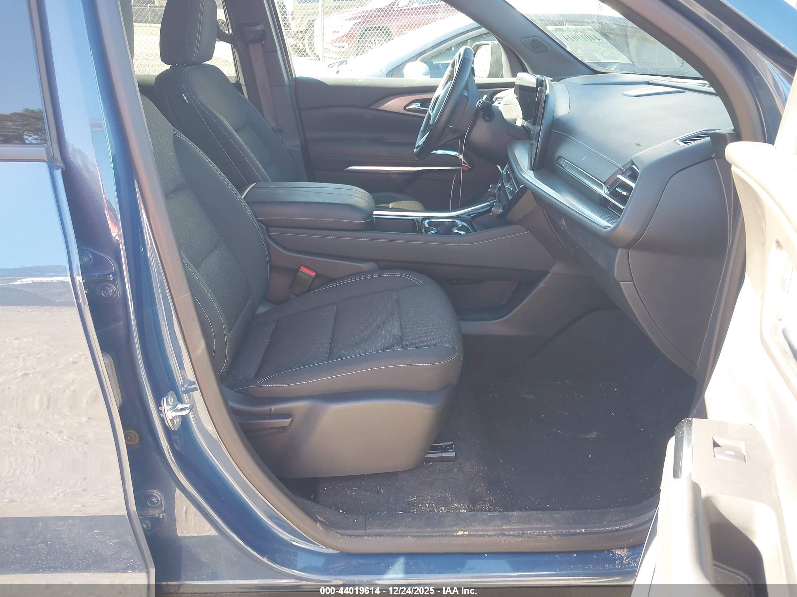 CHEVROLET TRAVERSE image 5