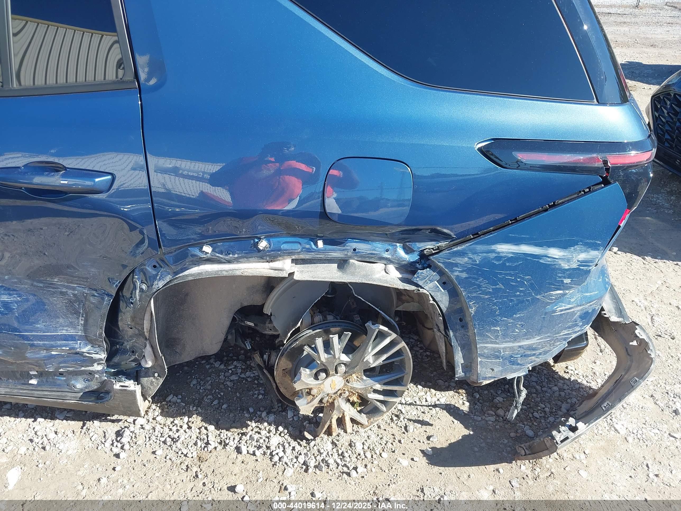 CHEVROLET TRAVERSE image 6
