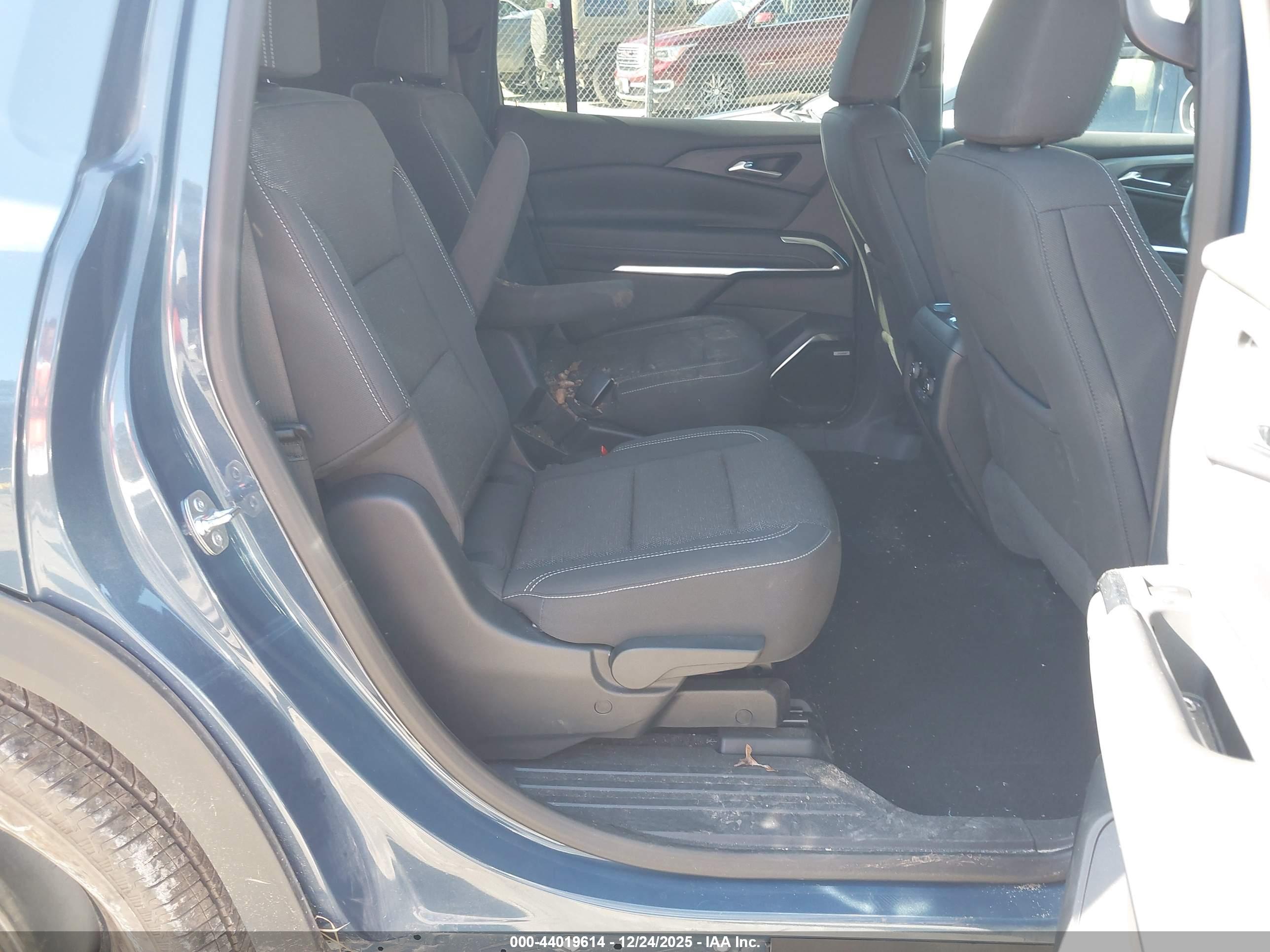 CHEVROLET TRAVERSE image 8