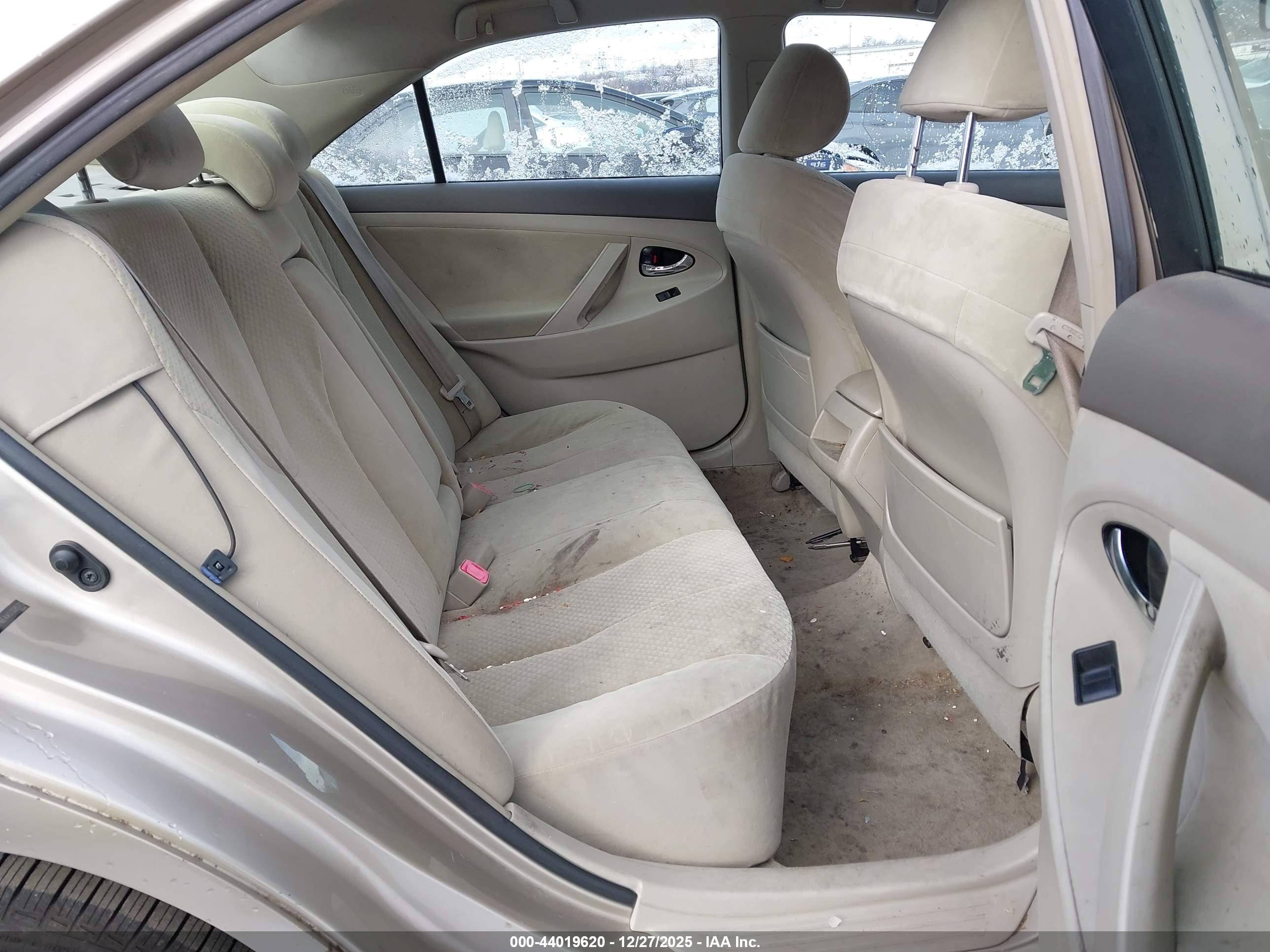 TOYOTA CAMRY image 8