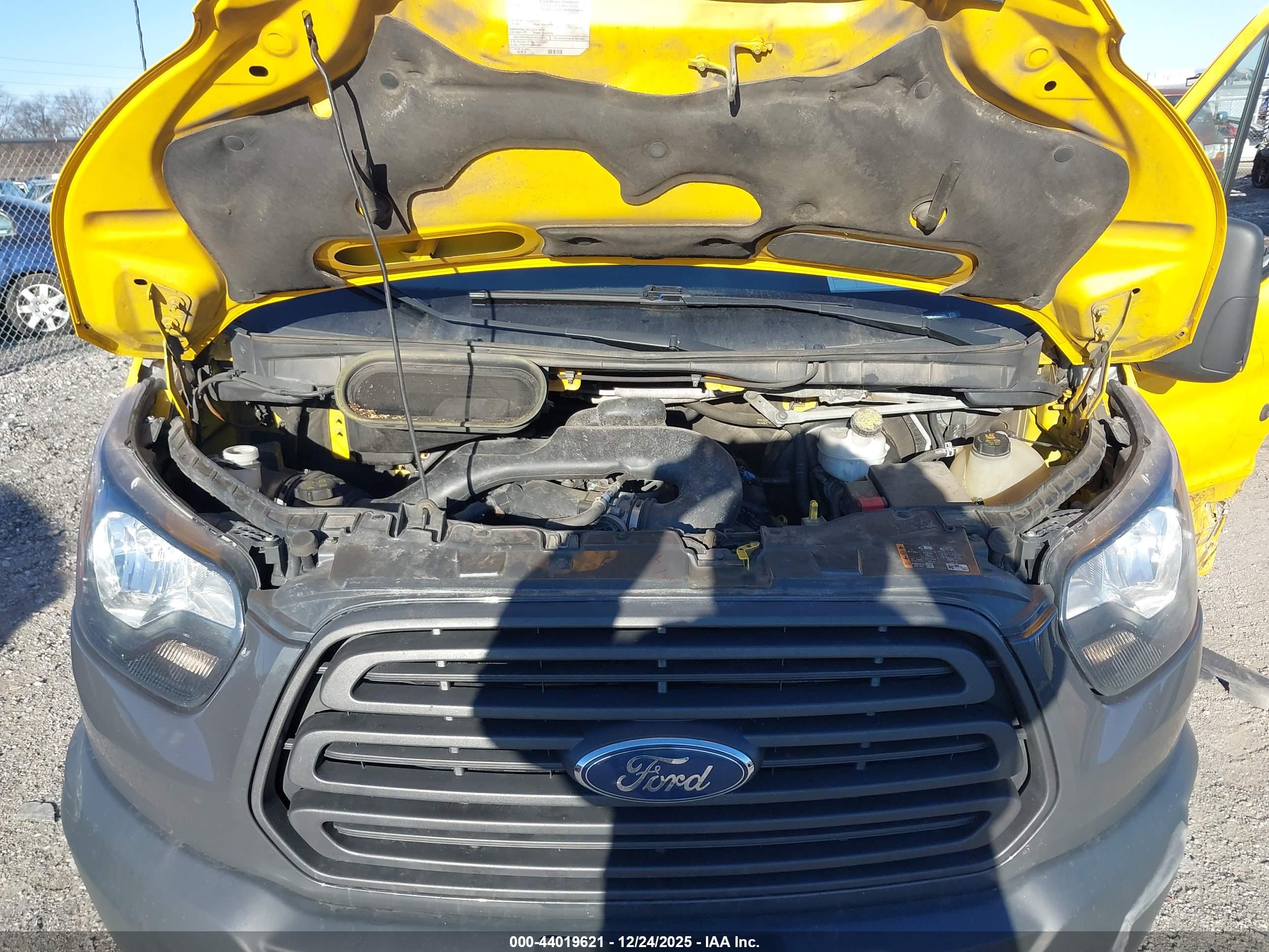 FORD TRANSIT-250 image 10