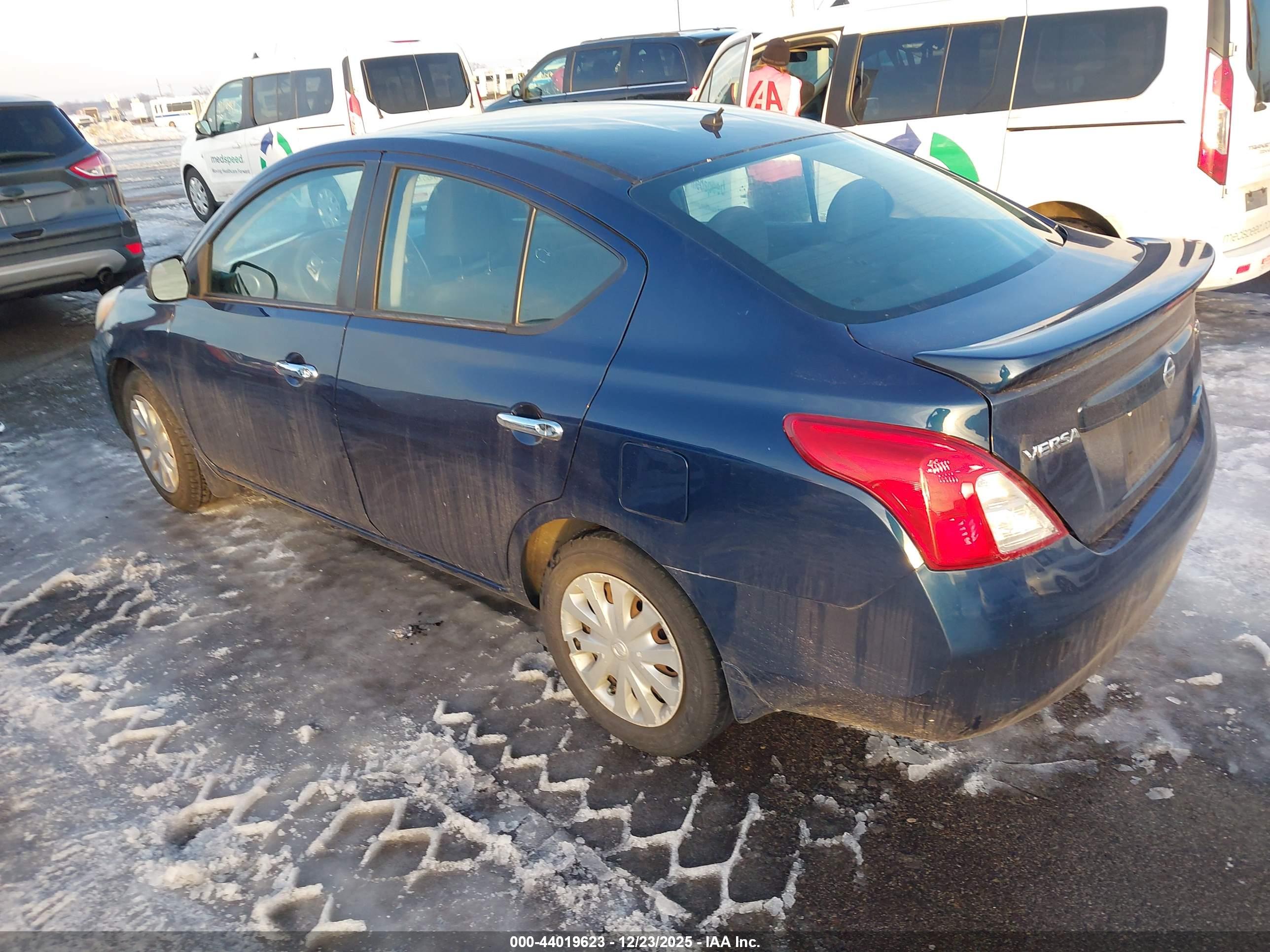 NISSAN VERSA image 3