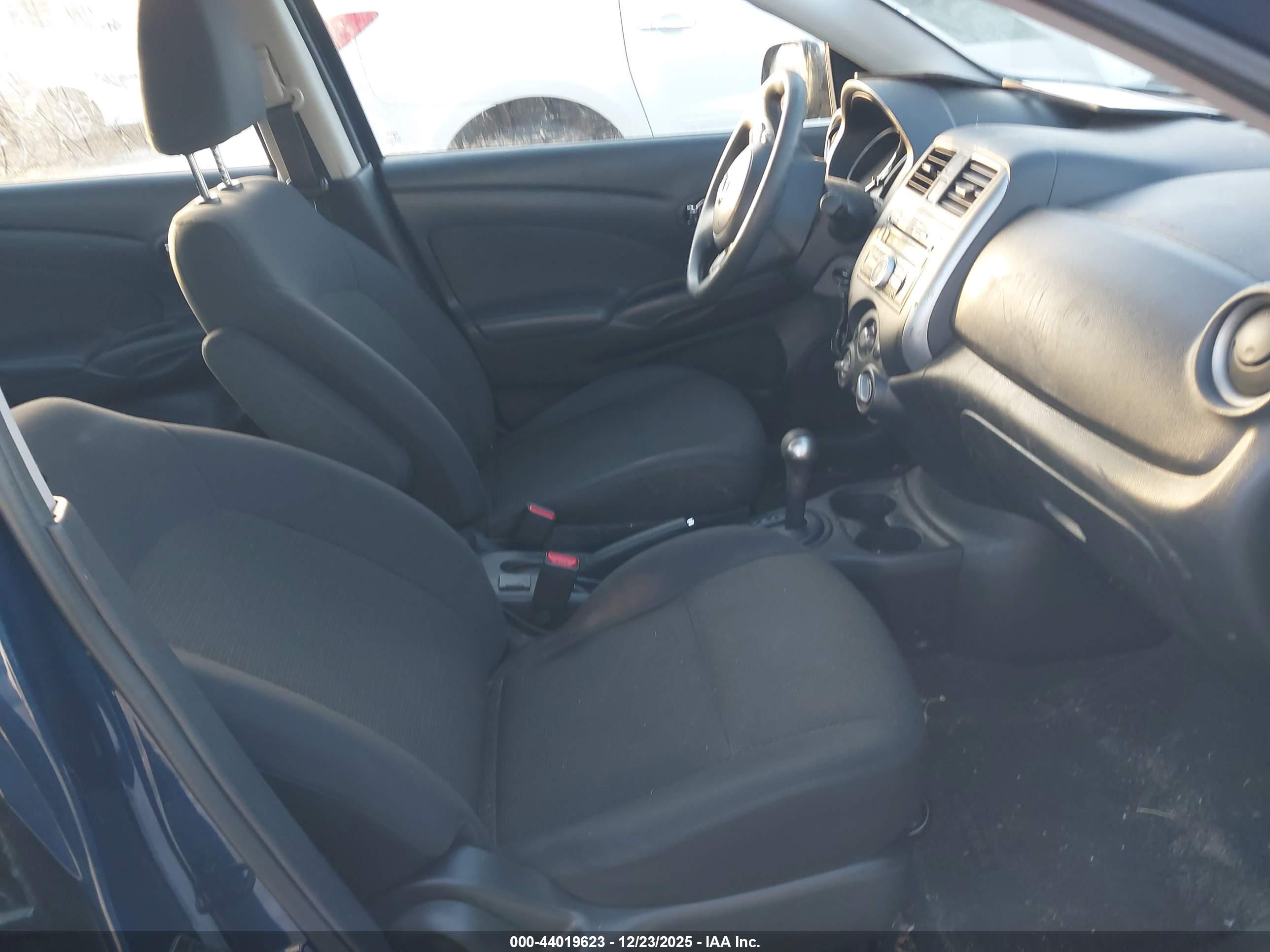 NISSAN VERSA image 5