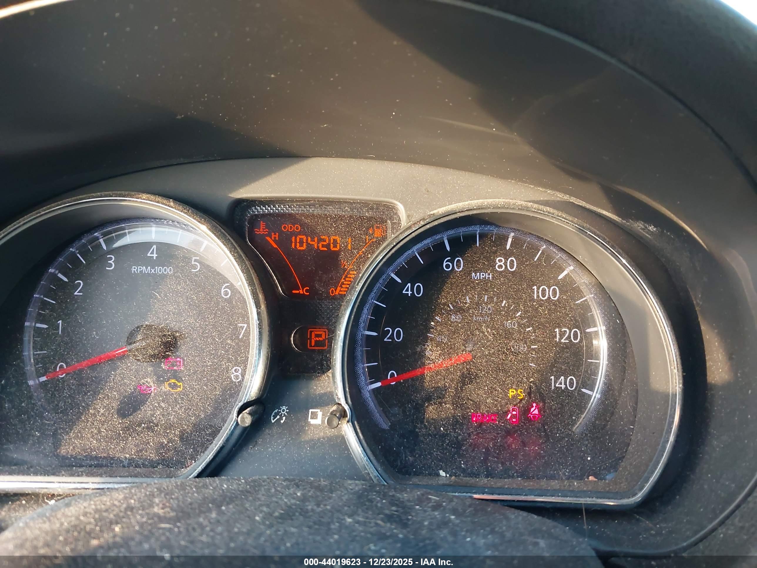 NISSAN VERSA image 7