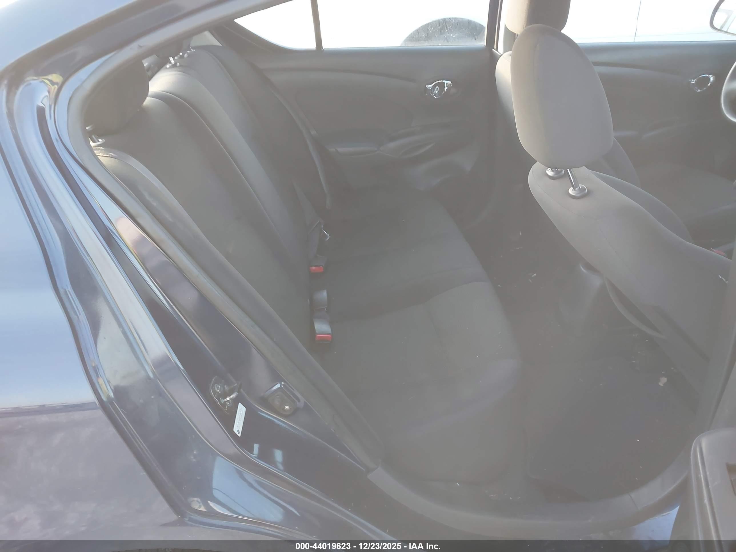 NISSAN VERSA image 8