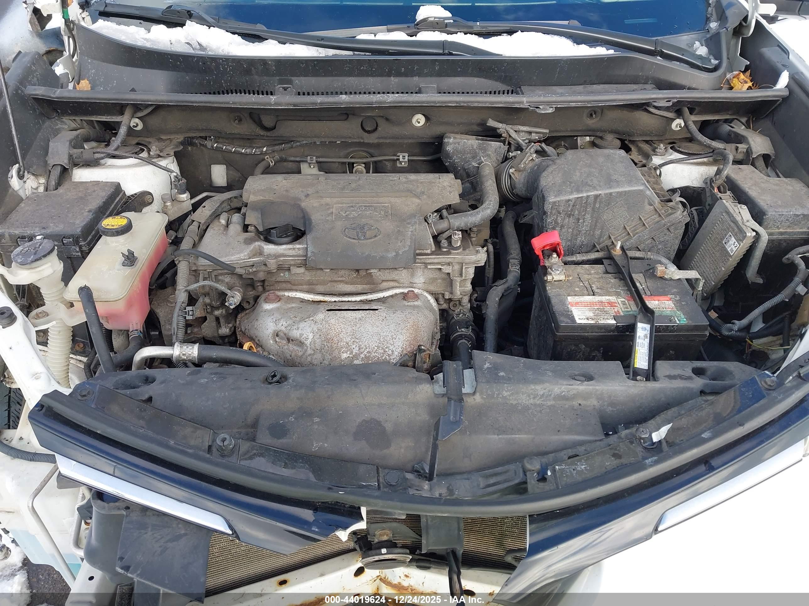TOYOTA RAV4 image 10